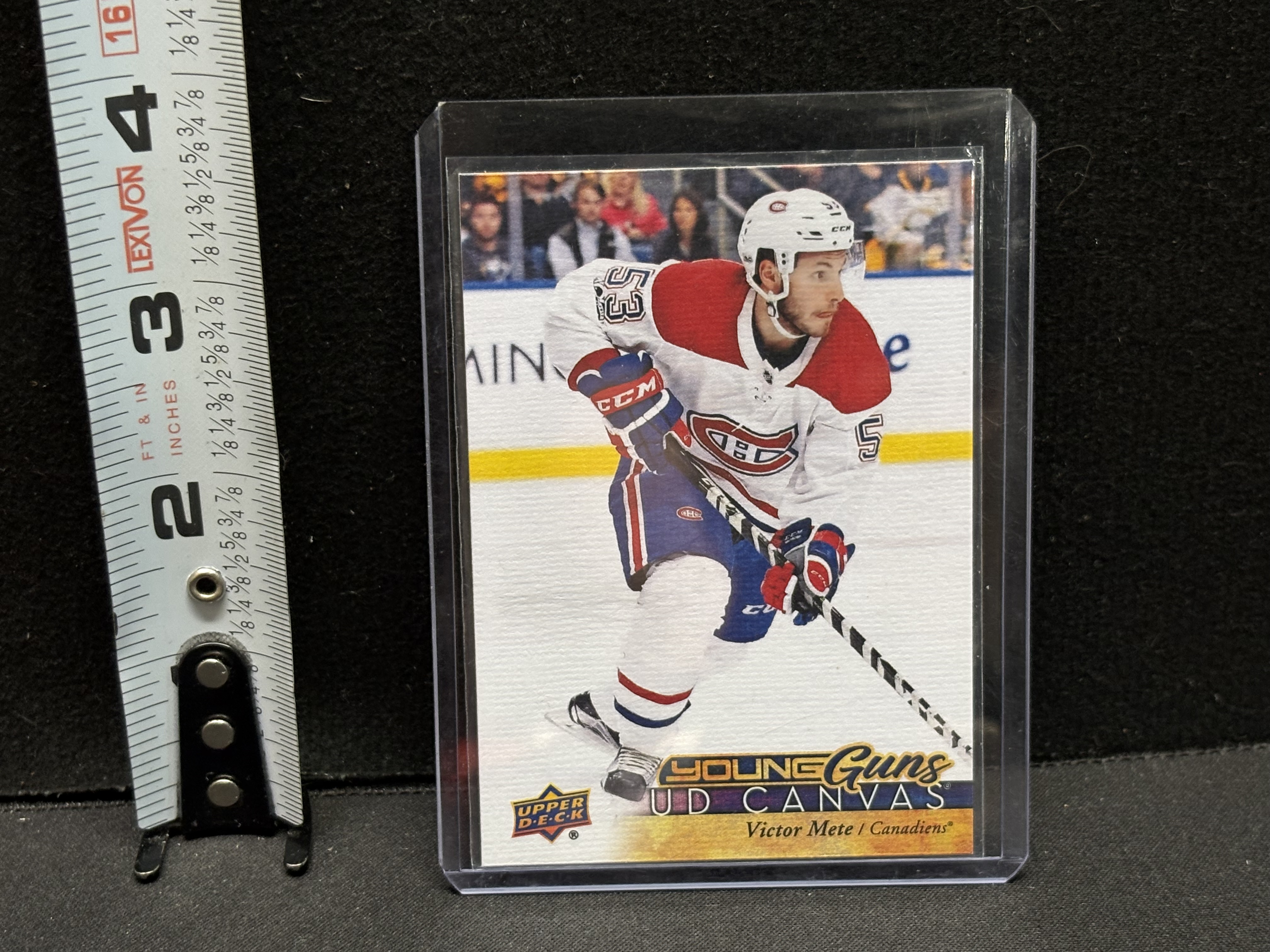 LOT 2026-123 — Carte de hockey Upper Deck – Young Guns UD Canvas de Victor Mete, avec les… — photo 1