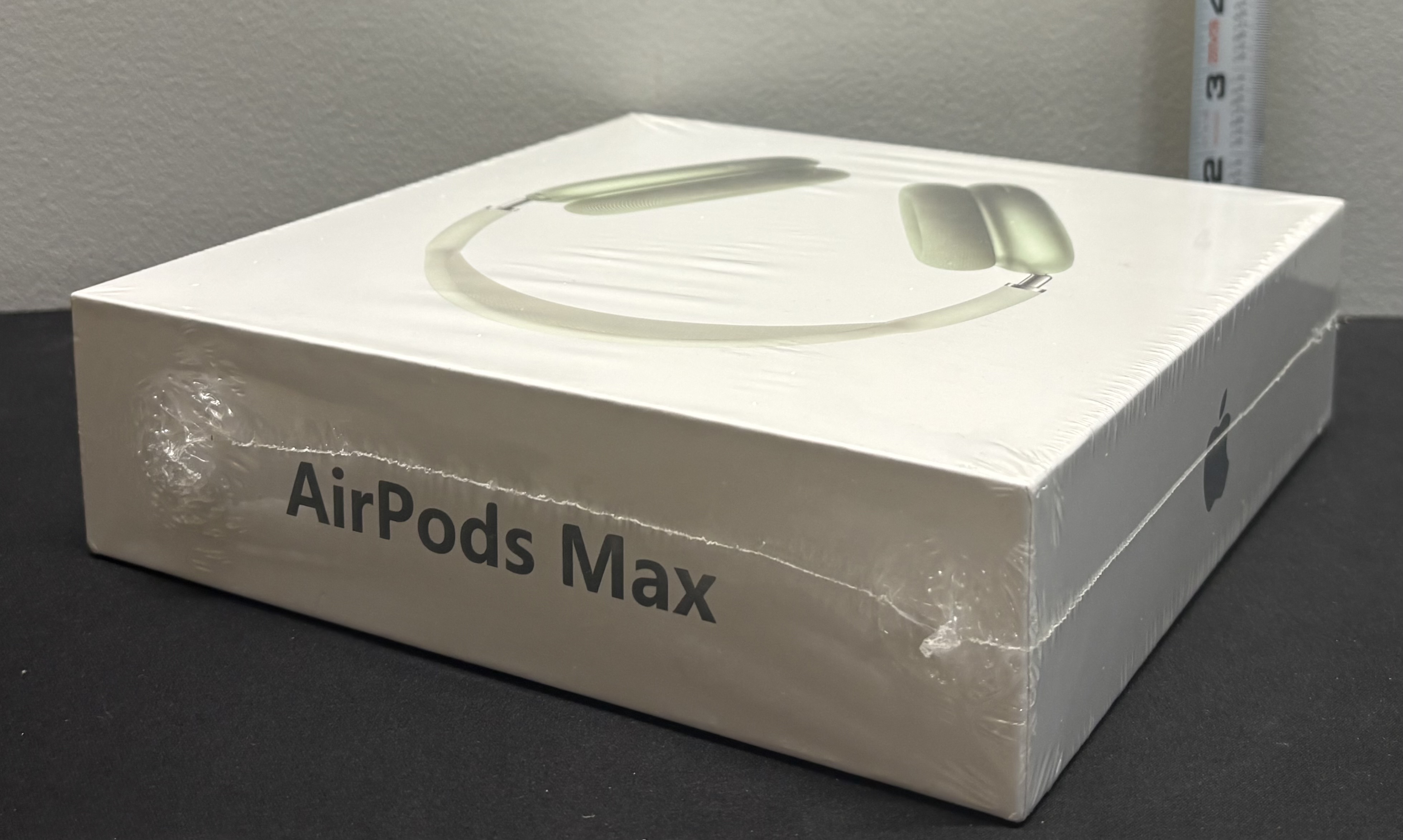 LOT 2026-013 — Réplique de casque d’écoute de style AirPods Max, couleur verte, dans son emballage scellé — photo 2