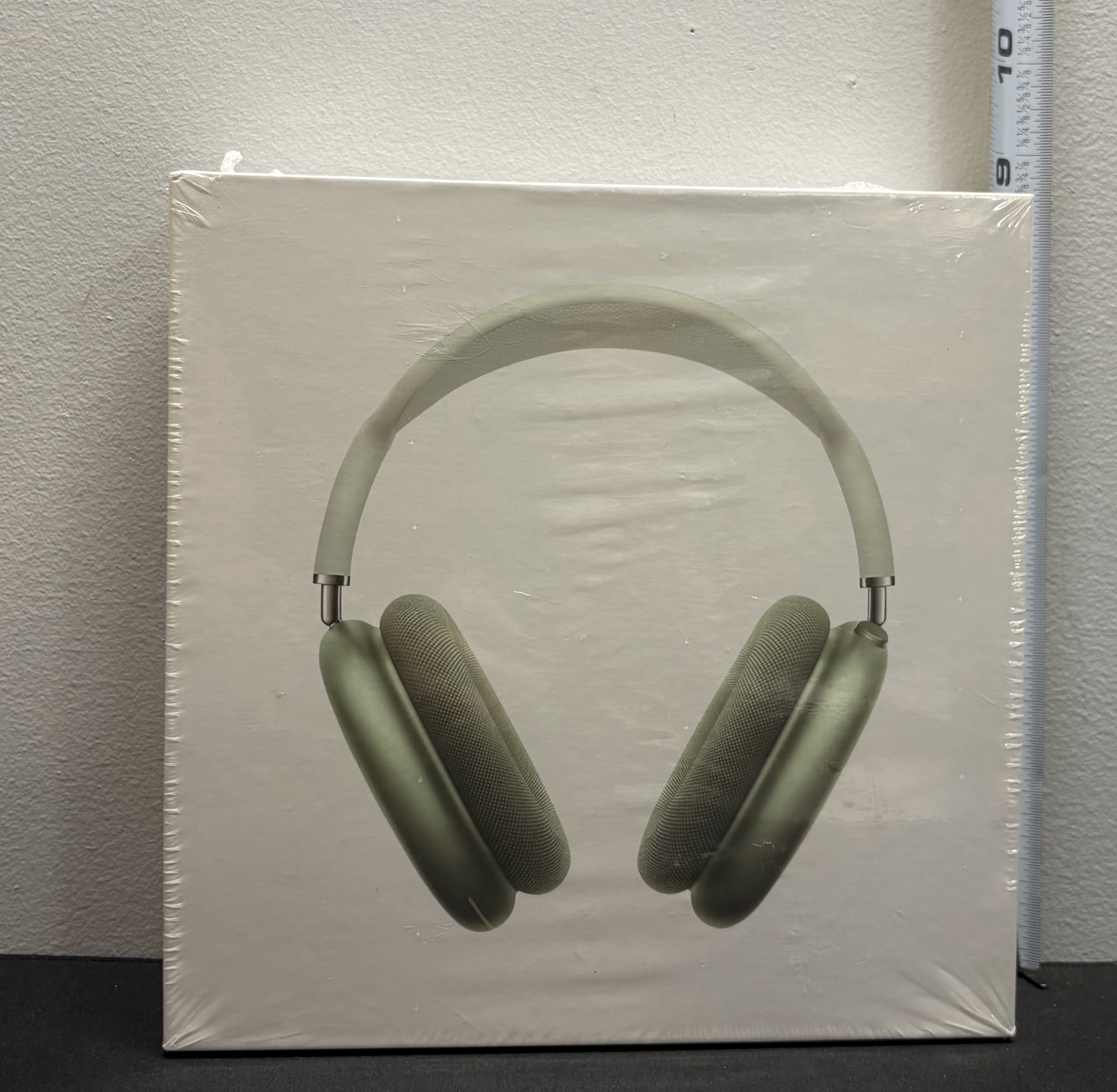 LOT 2026-013 — Réplique de casque d’écoute de style AirPods Max, couleur verte, dans son emballage scellé — photo 1
