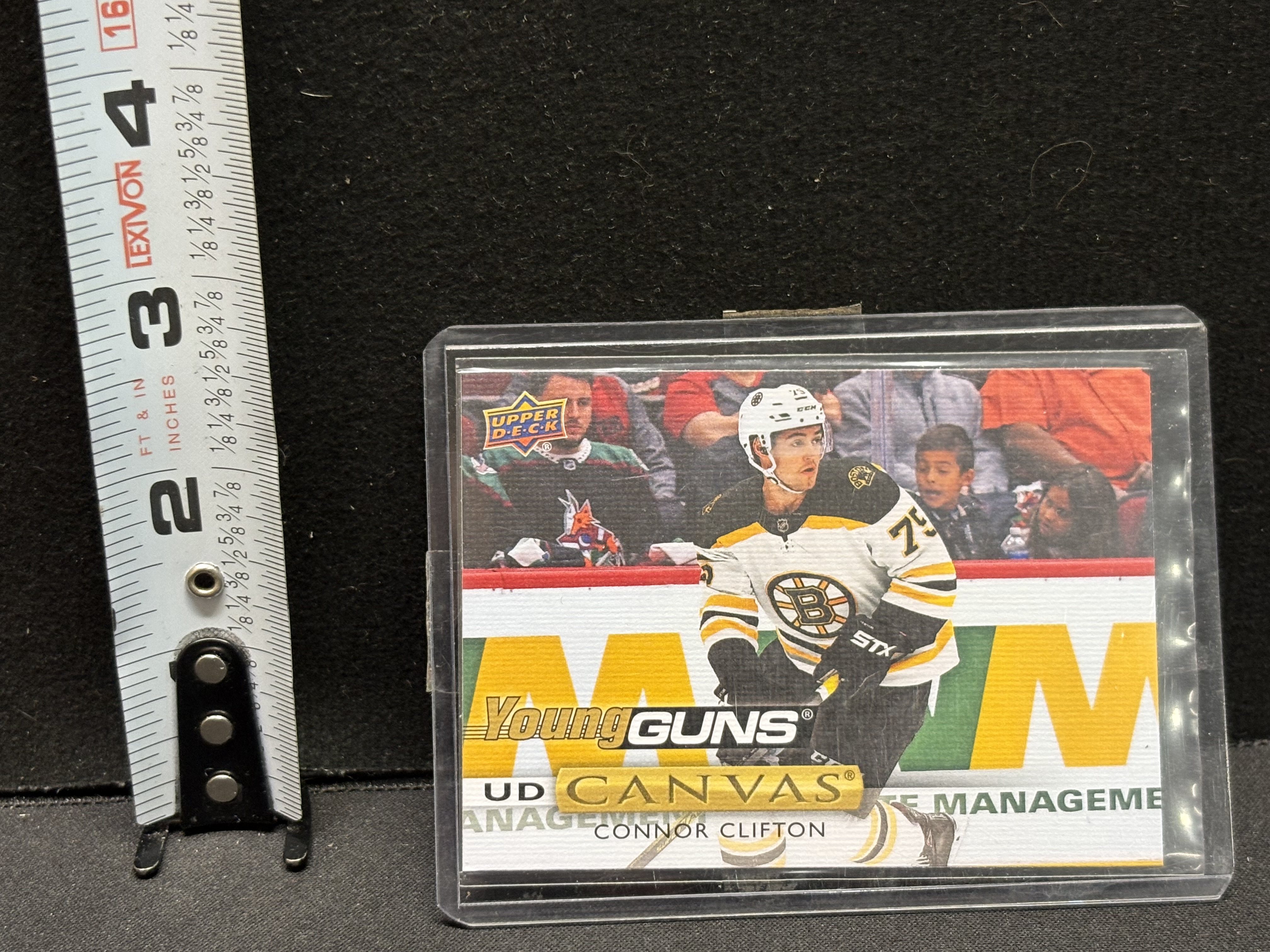 LOT 2026-127 — Carte de hockey Upper Deck – Young Guns UD Canvas de Connor Clifton, avec les… — photo 1