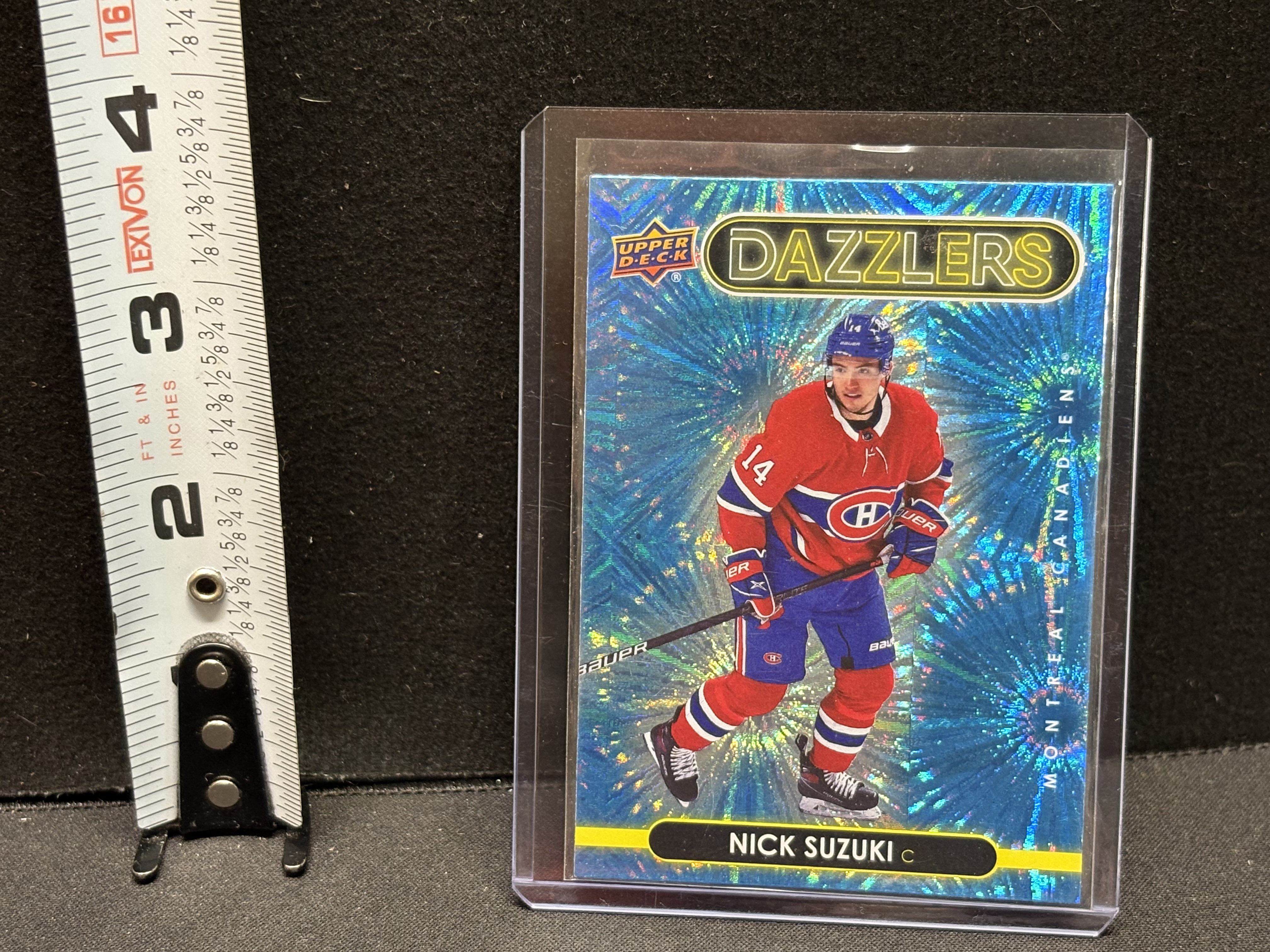 LOT 2026-132 — Carte de hockey Upper Deck – Dazzlers de Nick Suzuki, avec les Canadiens de… — photo 1