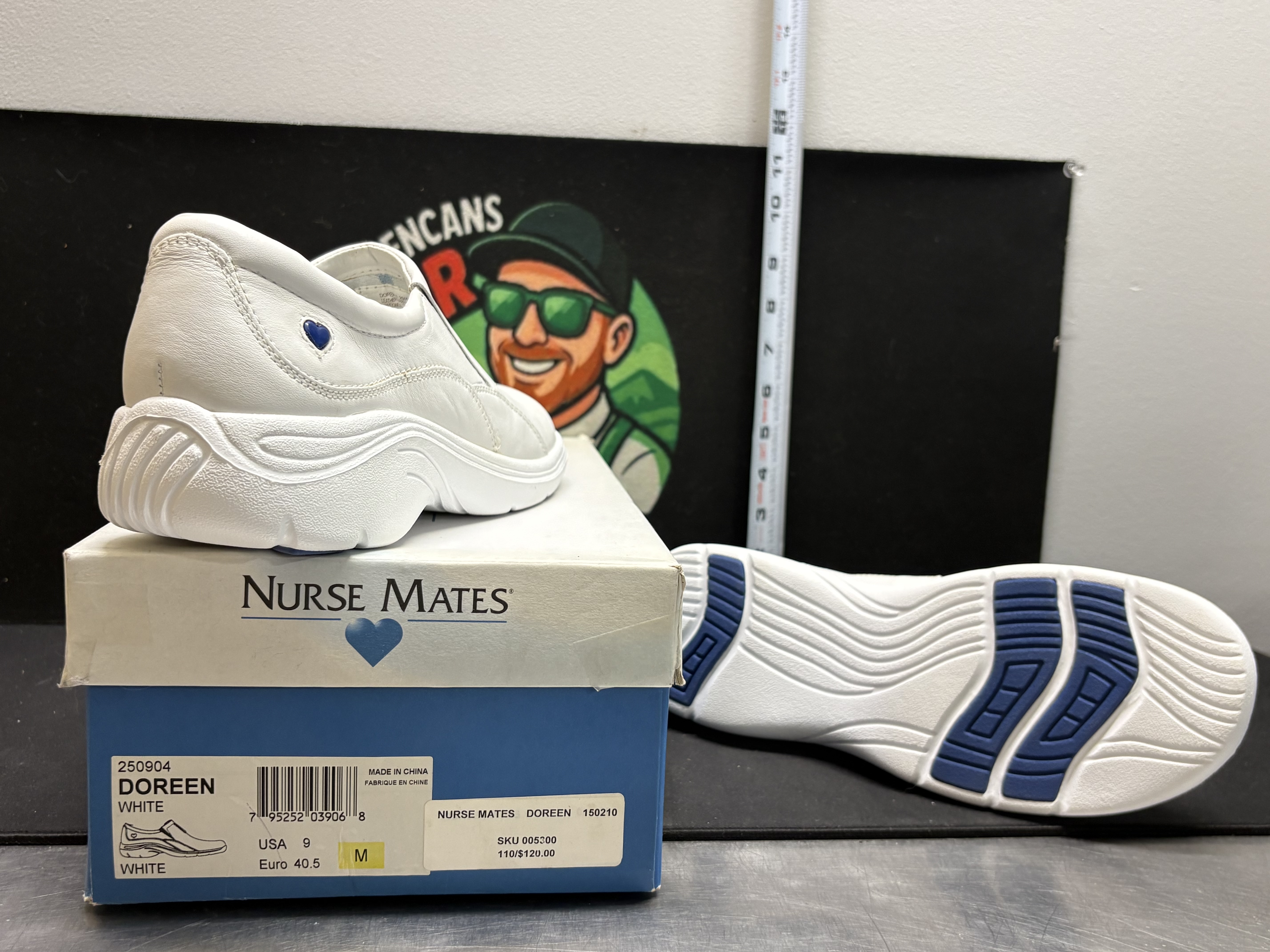 LOT 2026-136 — Chaussures Nurse Mates – Doreen, couleur blanche, conçues pour le confort au… — photo 2