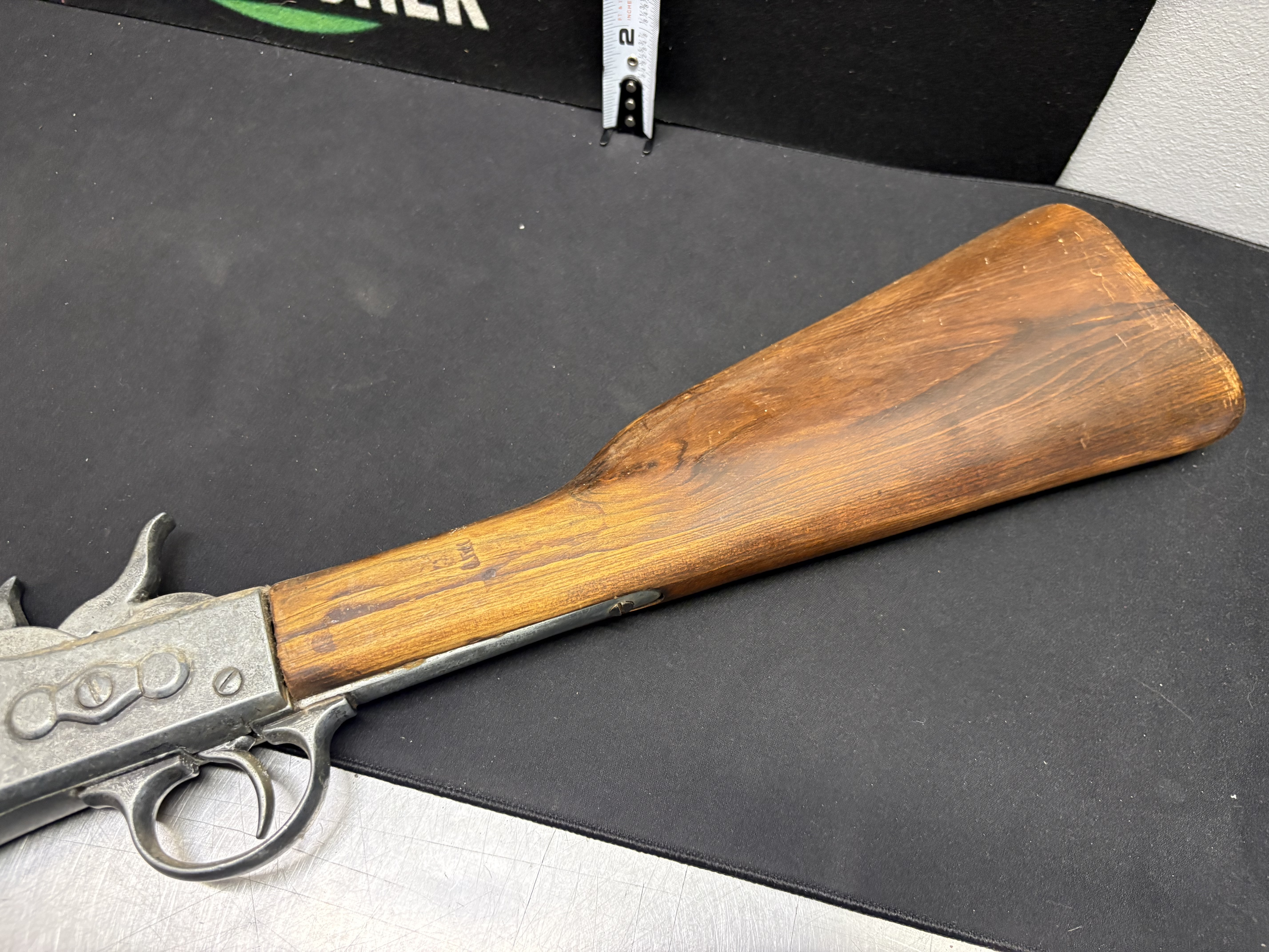 LOT 2026-144 — Réplique décorative d’une arme ancienne de style fusil du XIXe siècle, avec… — photo 4