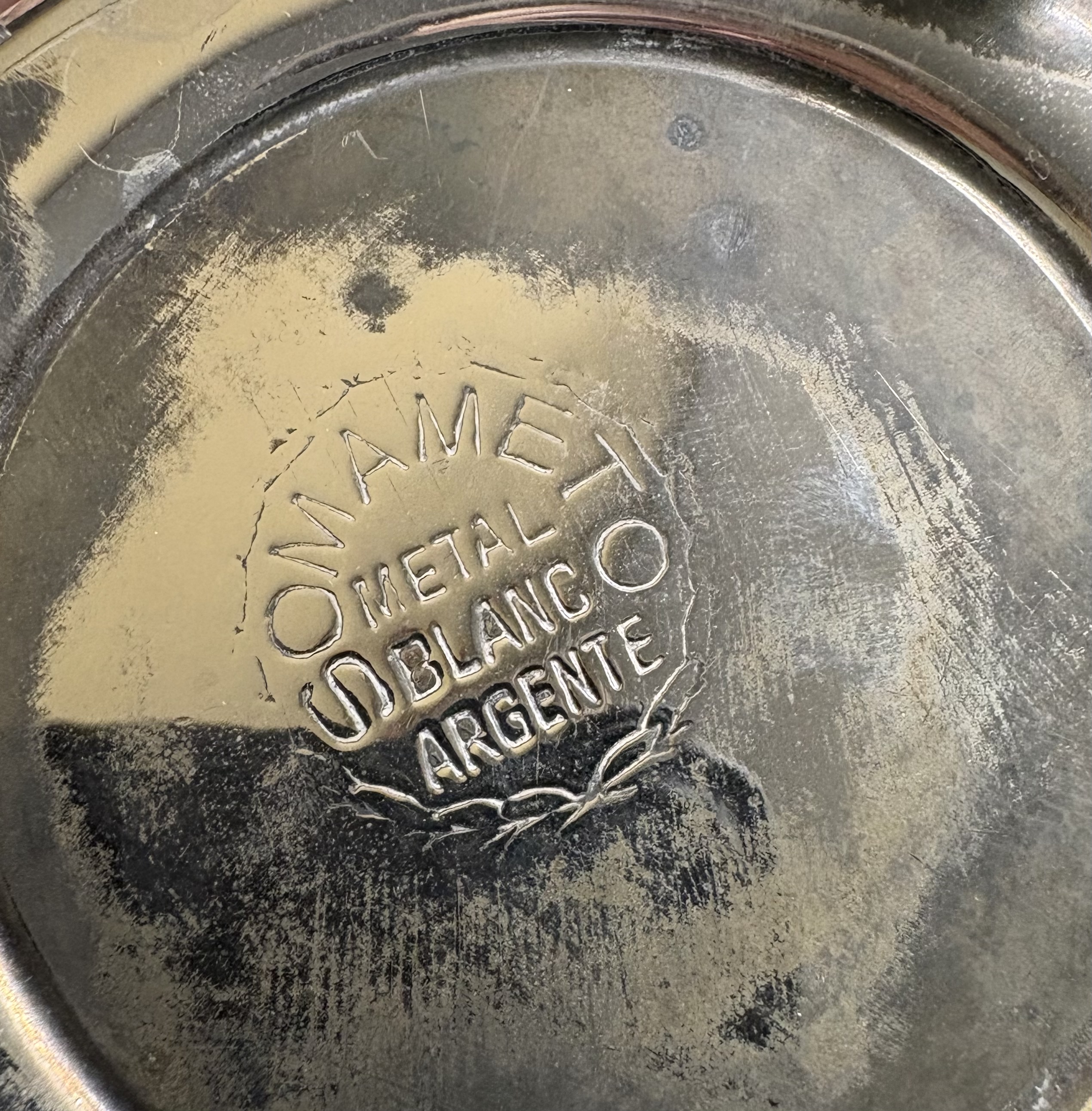 LOT 2026-145 — Théière / cafetière décorative ancienne de style argentin, en métal argenté de… — photo 3