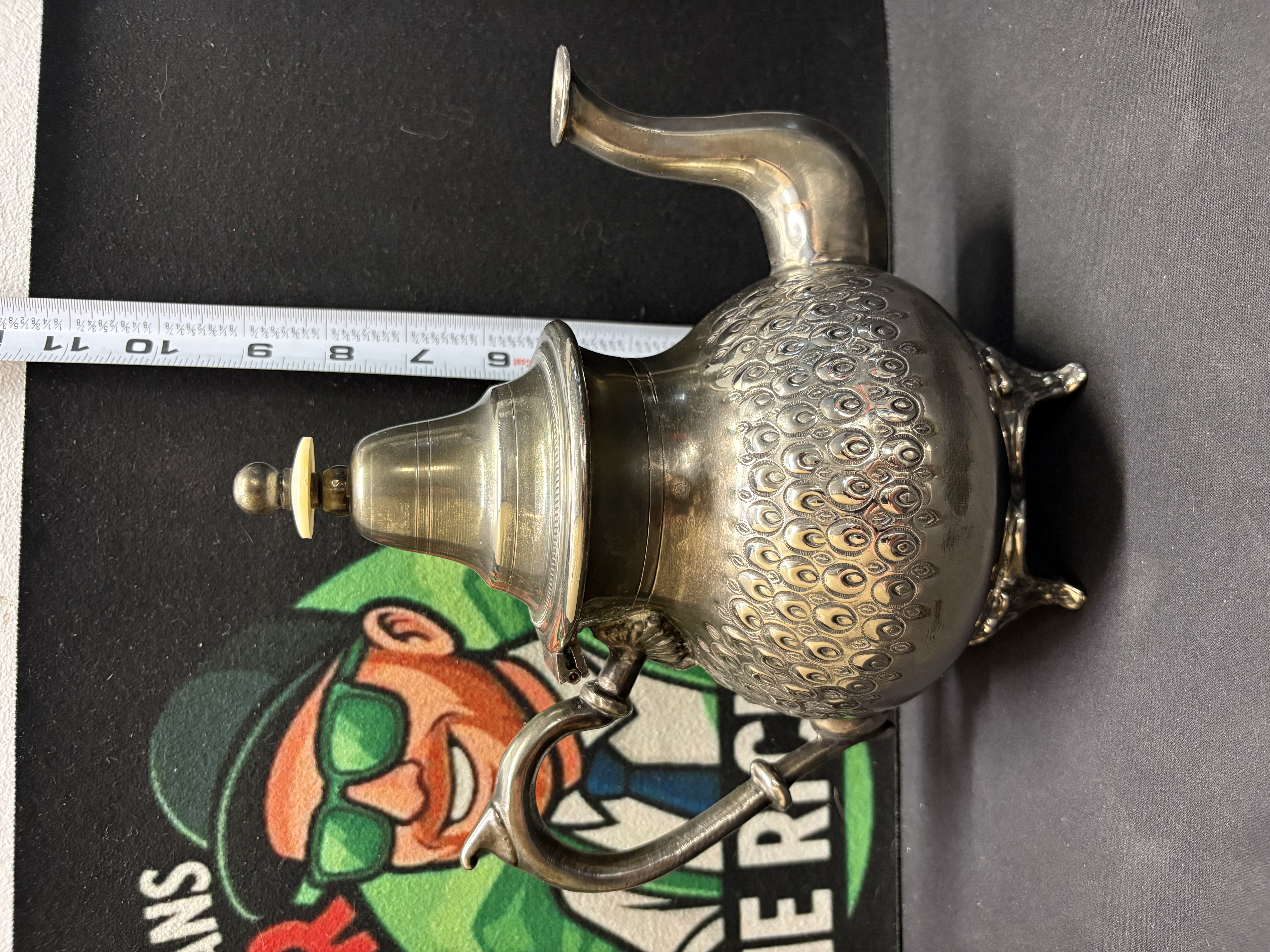 LOT 2026-145 — Théière / cafetière décorative ancienne de style argentin, en métal argenté de… — photo 1