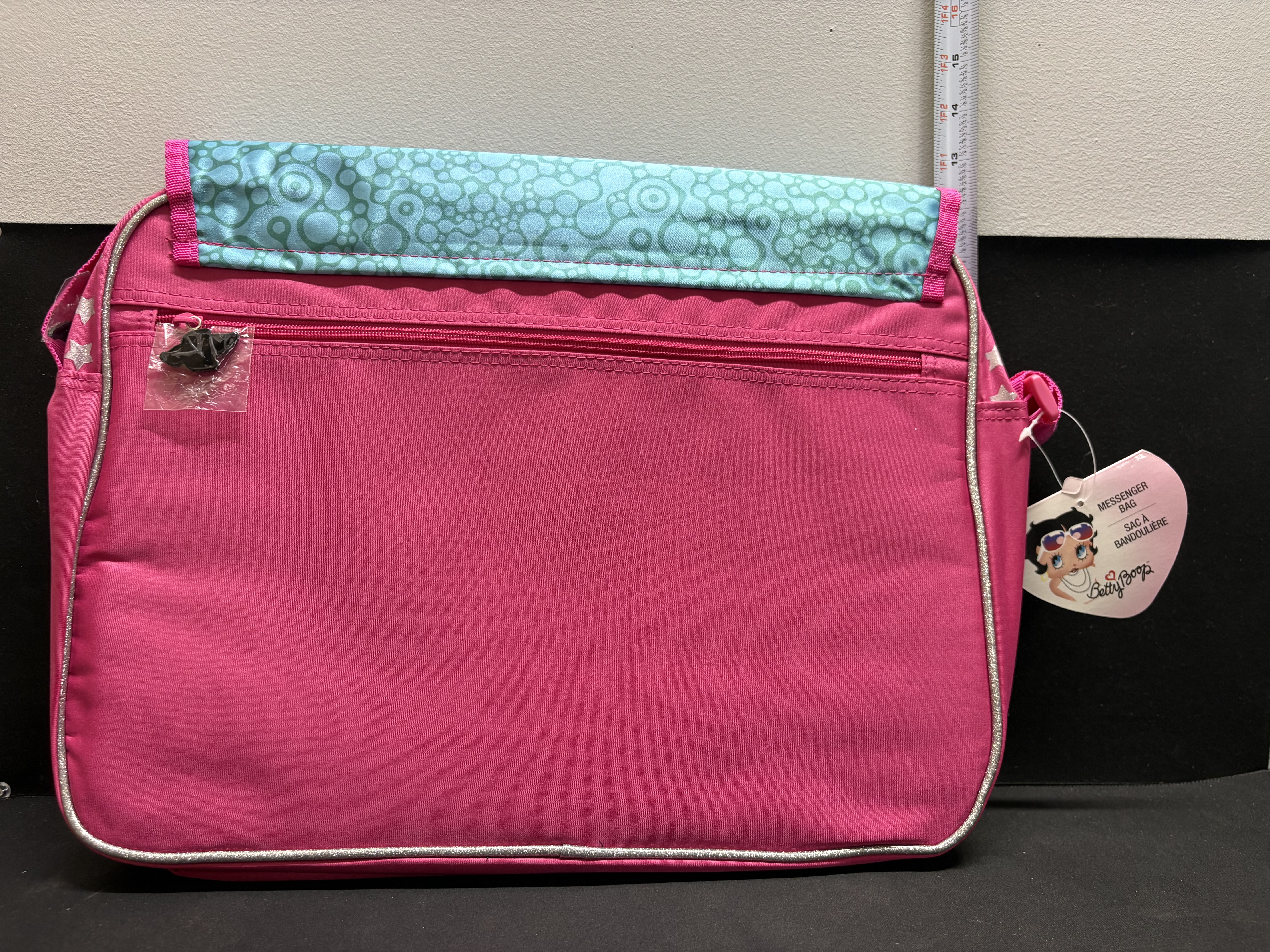 LOT 2026-155 — Sac bandoulière Betty Boop, modèle coloré turquoise et rose avec grand motif… — photo 3