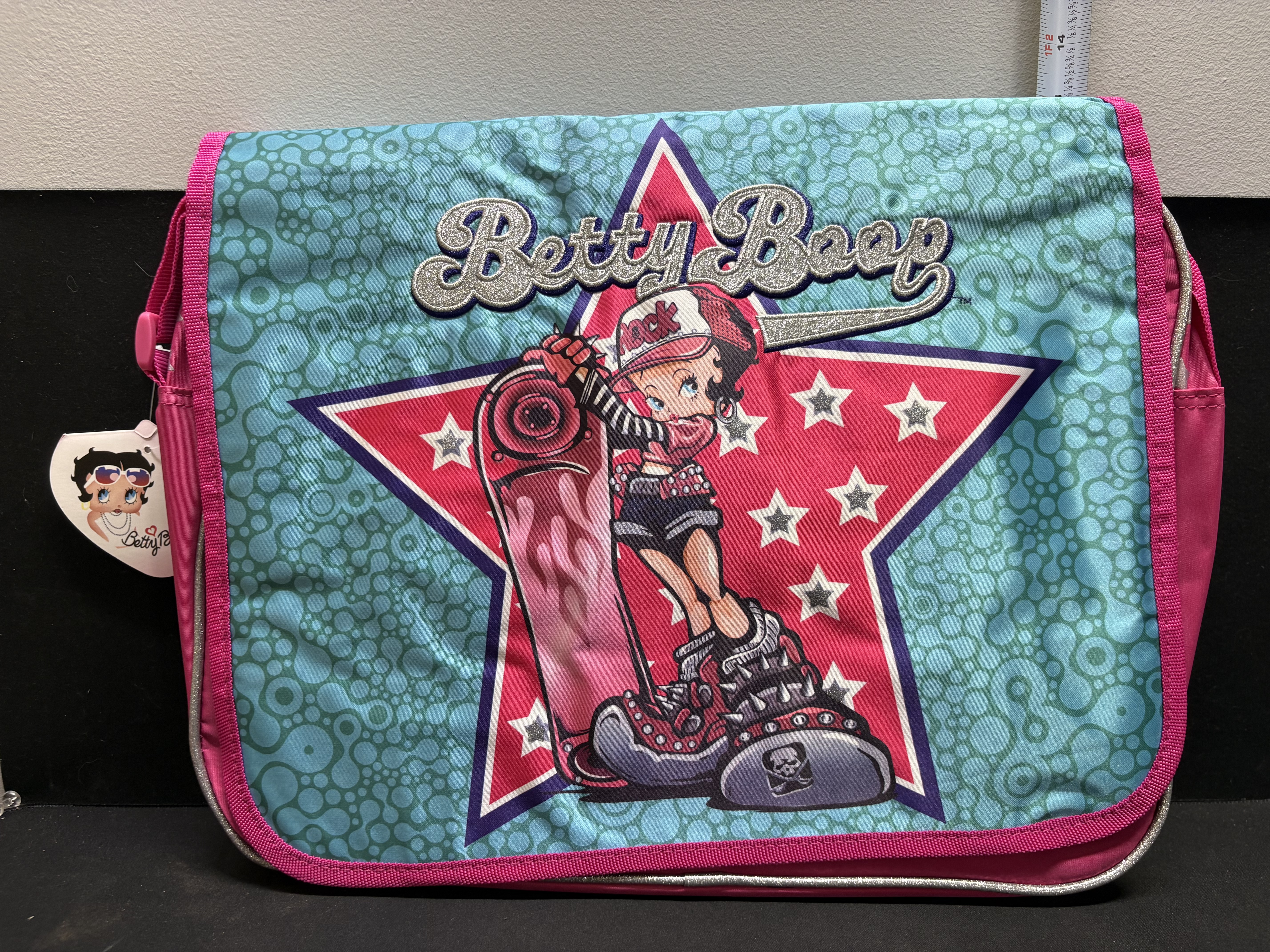 LOT 2026-155 — Sac bandoulière Betty Boop, modèle coloré turquoise et rose avec grand motif… — photo 1