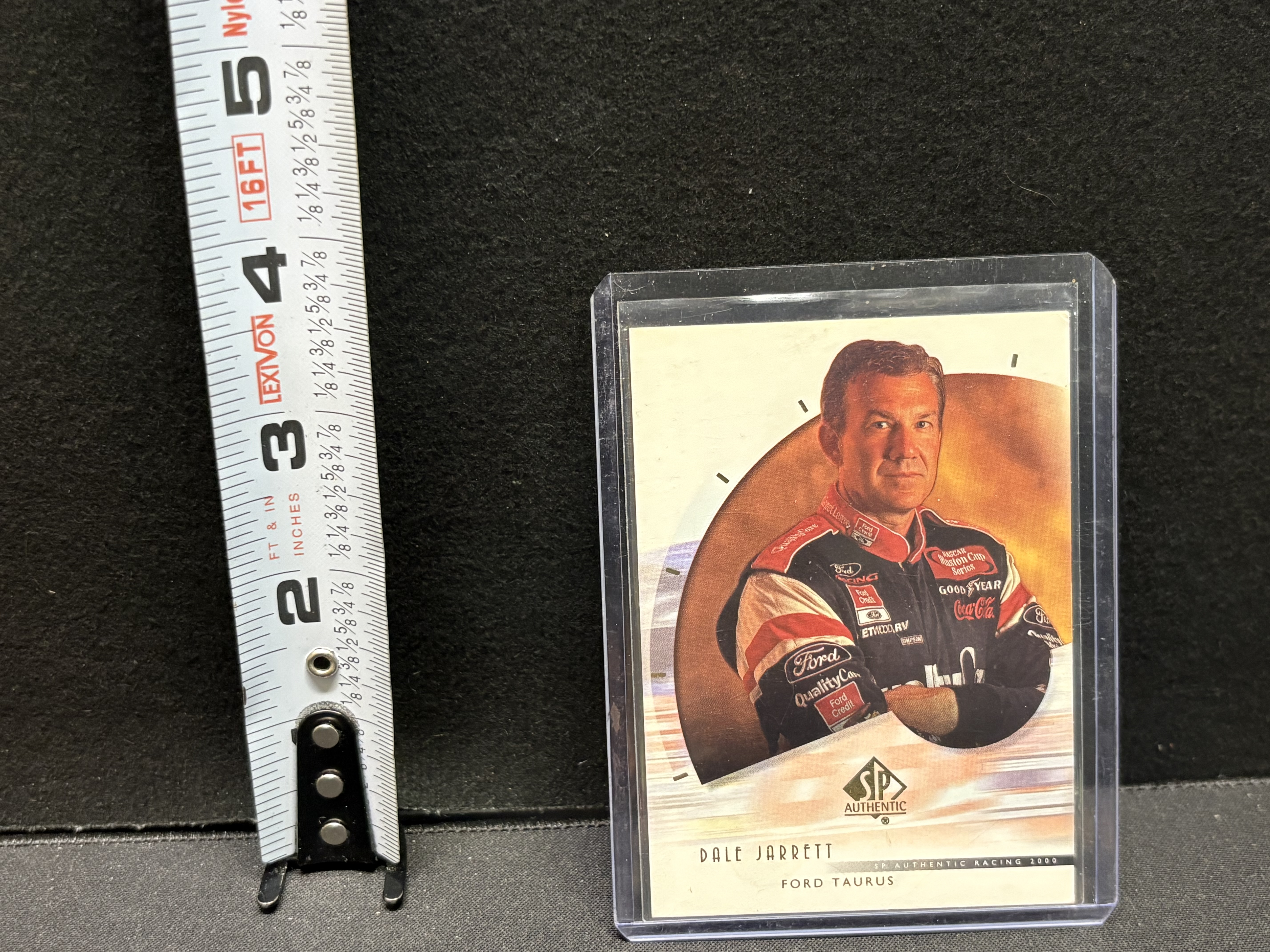 LOT 2026-166 — Carte NASCAR Dale Jarrett – SP Authentic Racing 2000 — photo 1