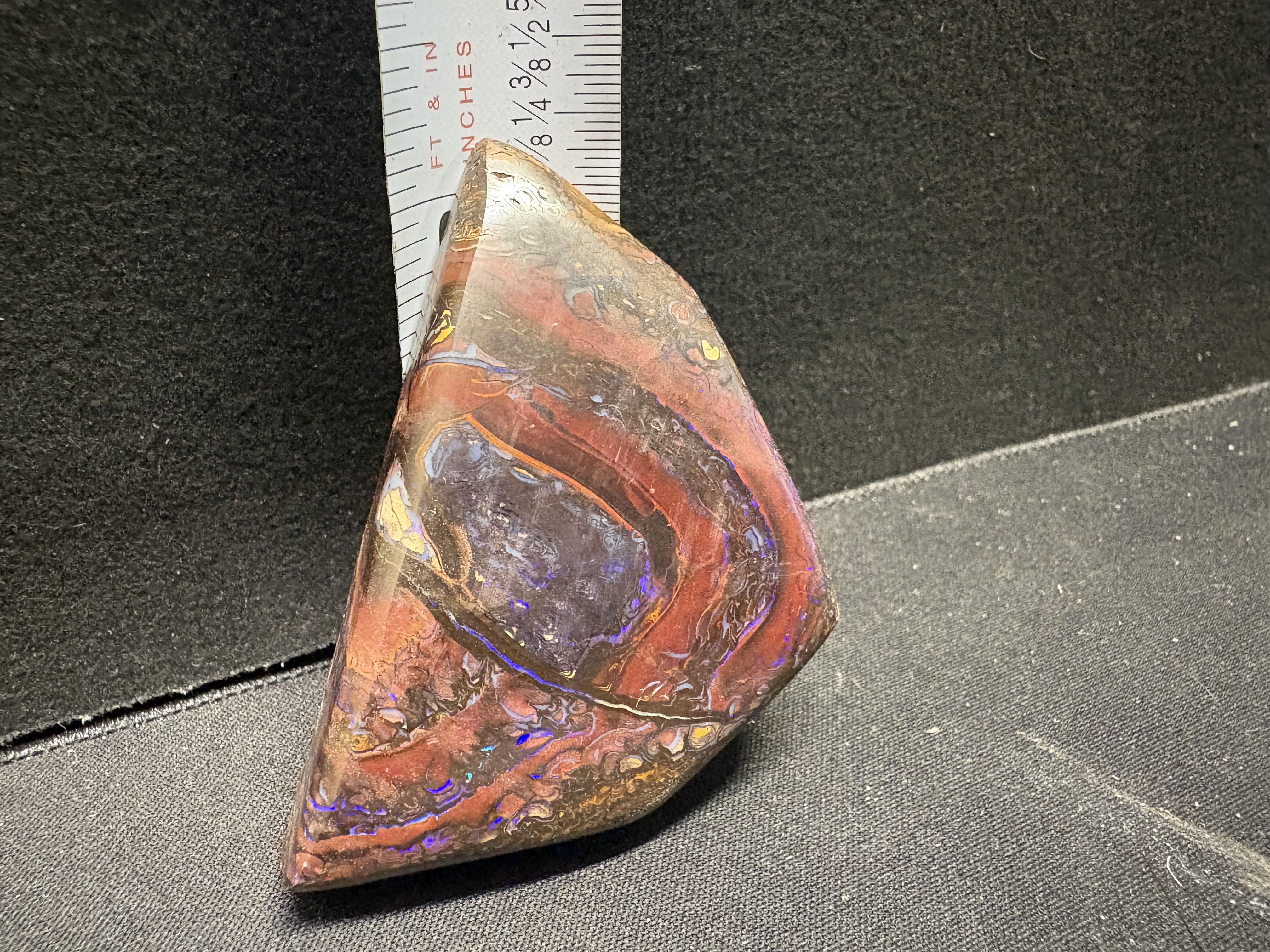 LOT 2026-174 — Pierre décorative polie multicolore – reflets bleu/violet — photo 2