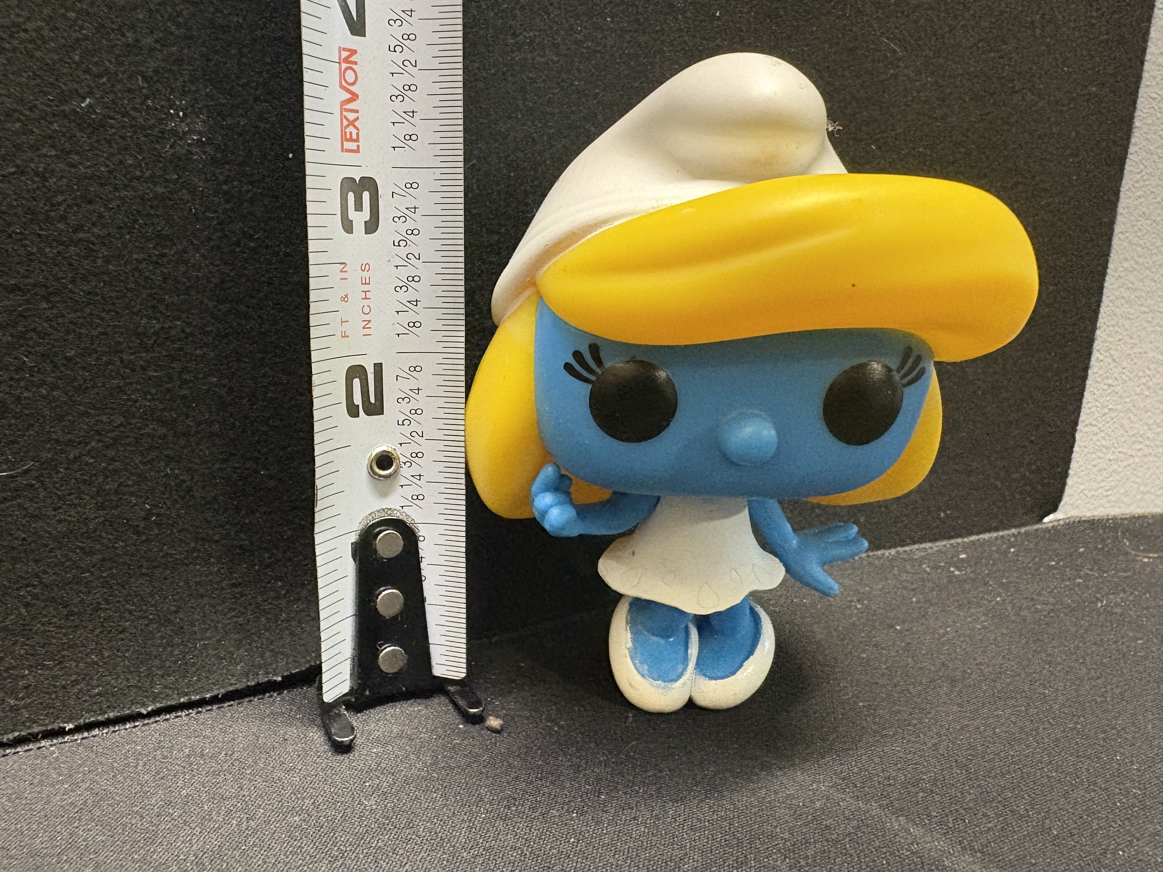 LOT 2026-176 — Figurine Schtroumpfette style Funko Pop — photo 1