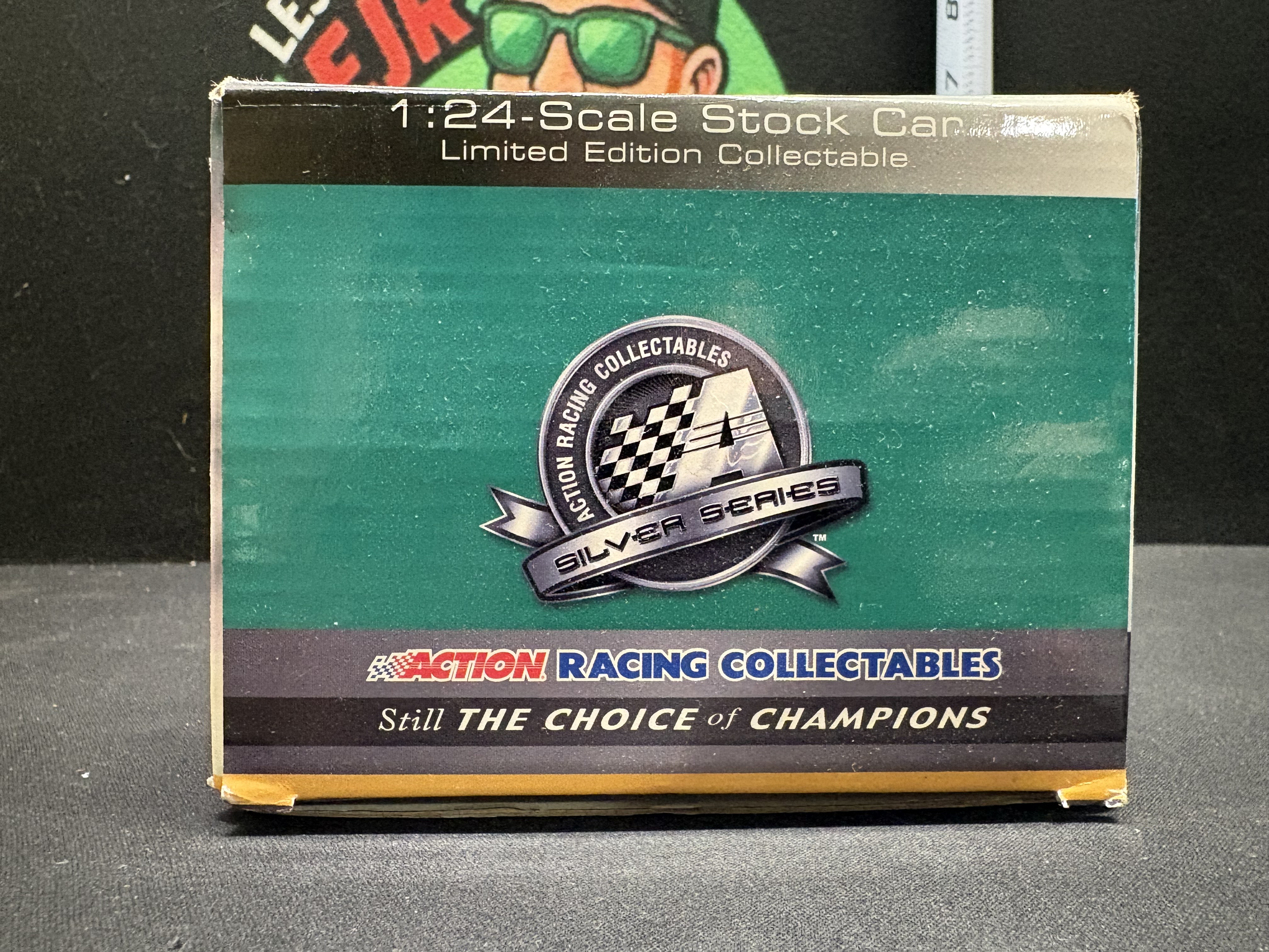 LOT 2026-178 — Voiture de collection NASCAR – The Monster Mile – M&T Bank — photo 4