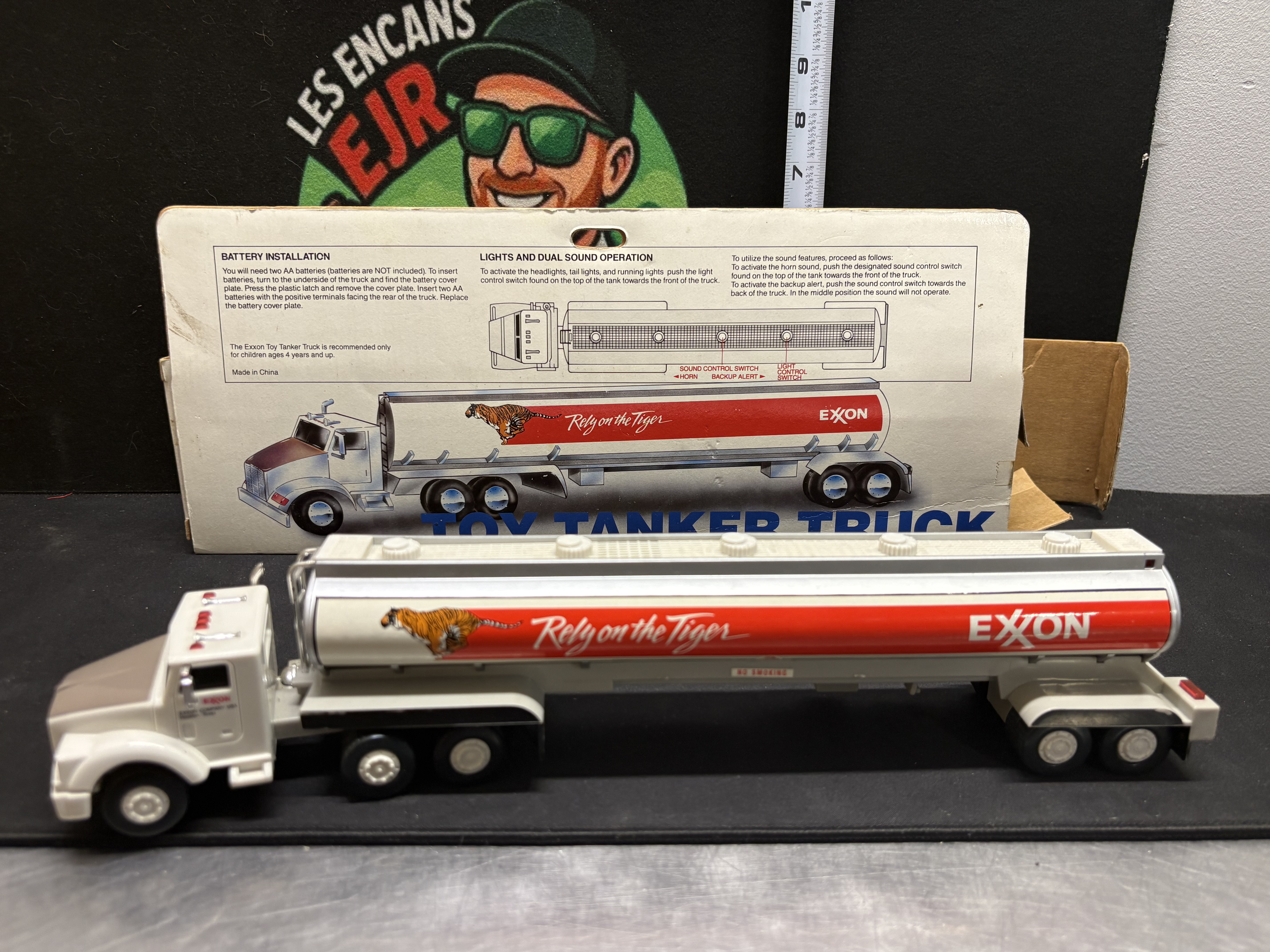 LOT 2026-179 — Camion-citerne de collection Exxon – « Rely on the Tiger » — photo 2