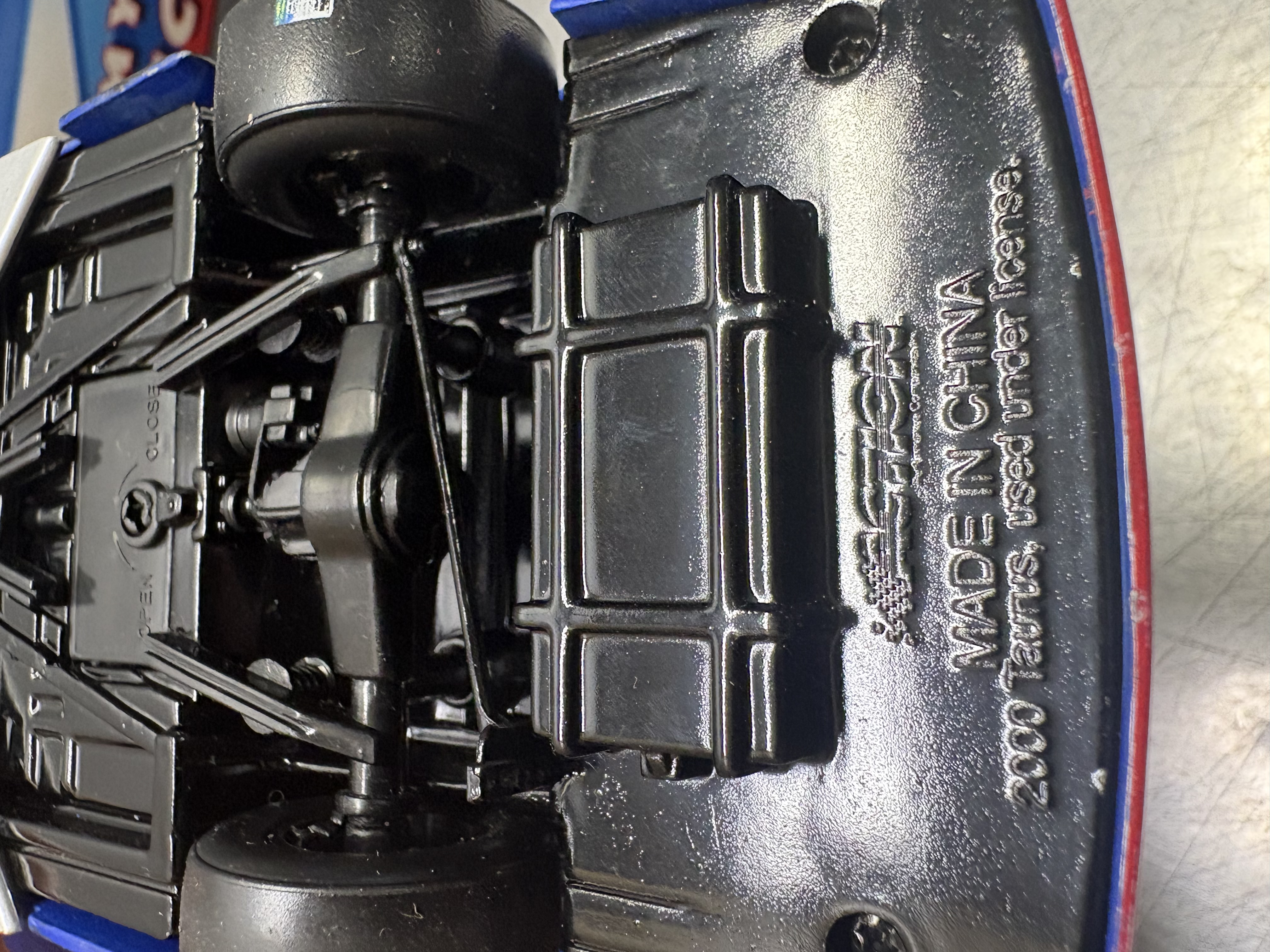 LOT 2026-181 — Voiture NASCAR de collection Jimmy Spencer #26 – Big Kmart – 2000 — photo 5