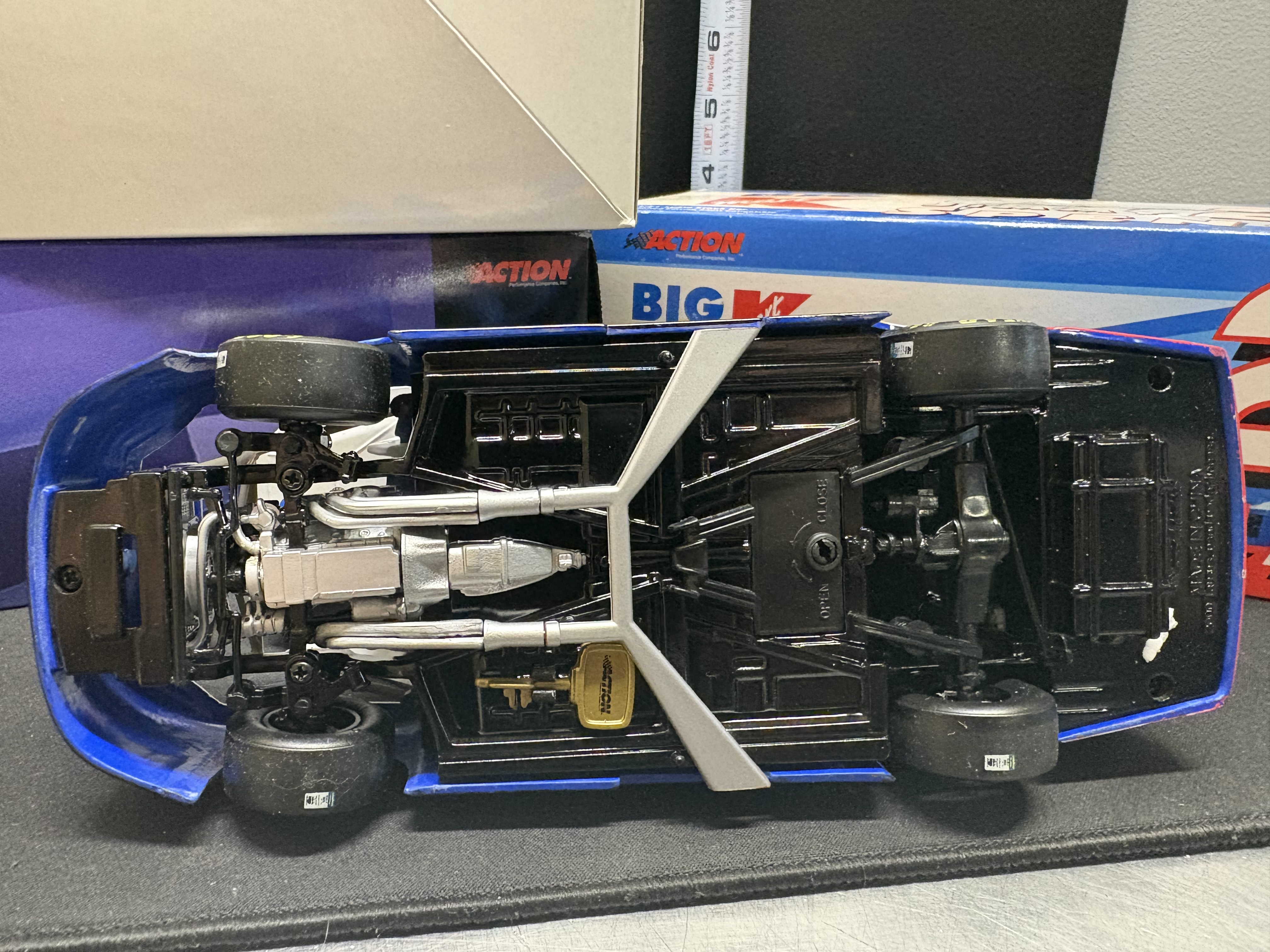 LOT 2026-181 — Voiture NASCAR de collection Jimmy Spencer #26 – Big Kmart – 2000 — photo 3