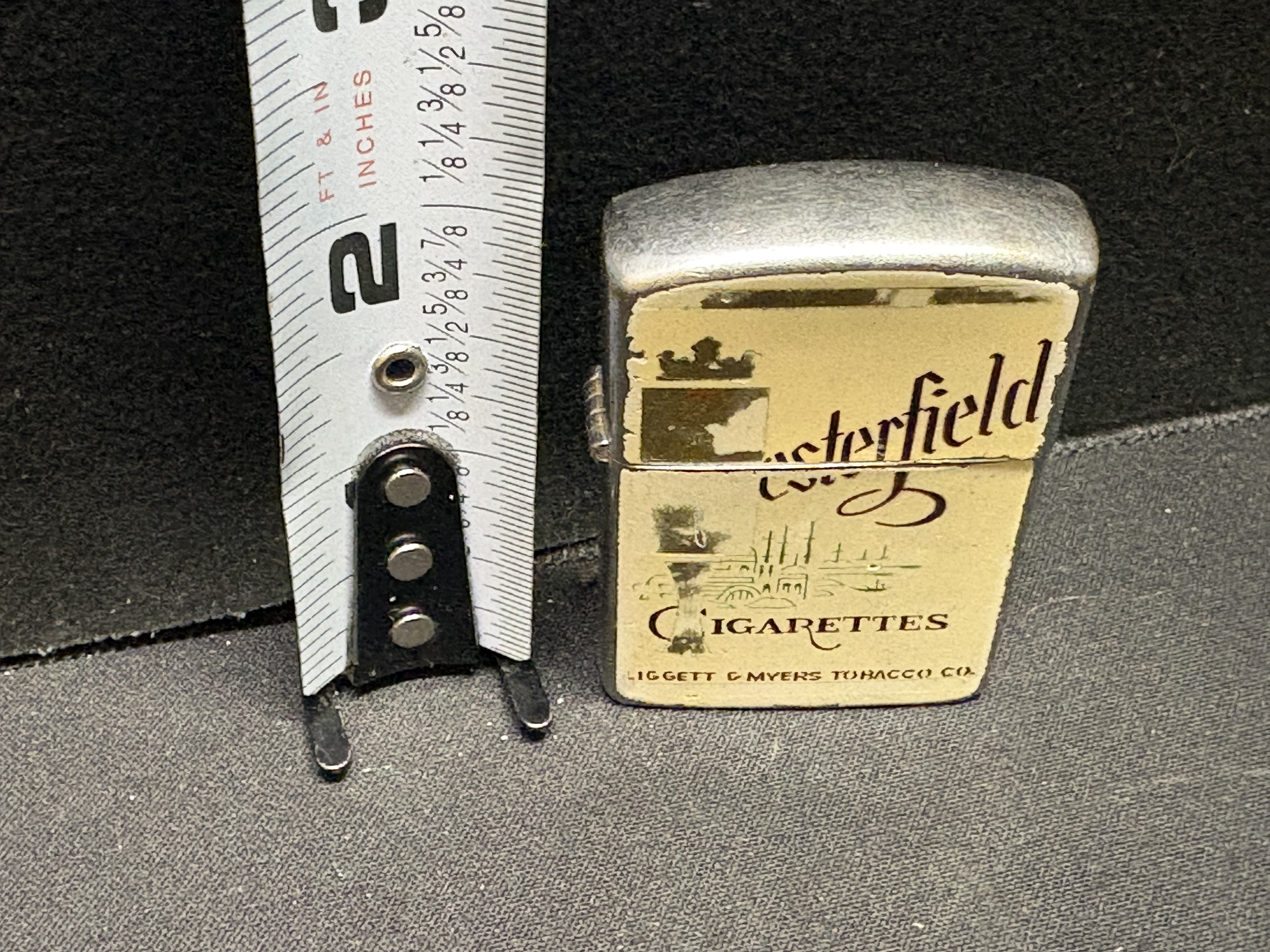 LOT 2026-186 — Briquet vintage Continental – publicité Chesterfield Cigarettes — photo 1