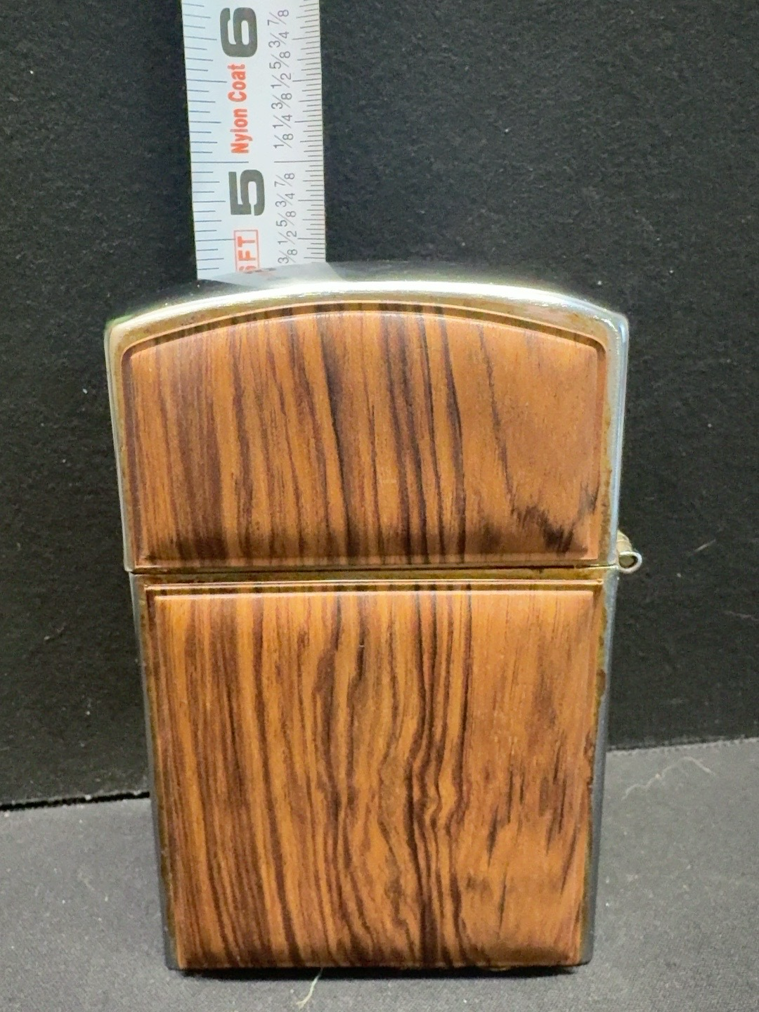 LOT 2026-191 — Grand briquet de table vintage à fini imitation bois — photo 3