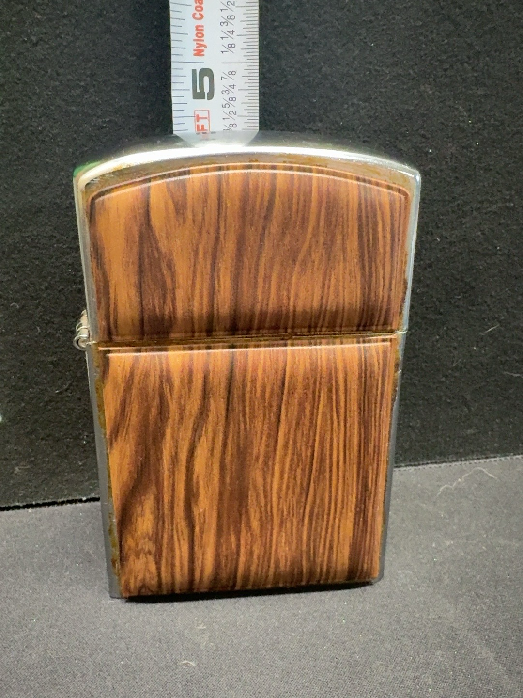 LOT 2026-191 — Grand briquet de table vintage à fini imitation bois — photo 2