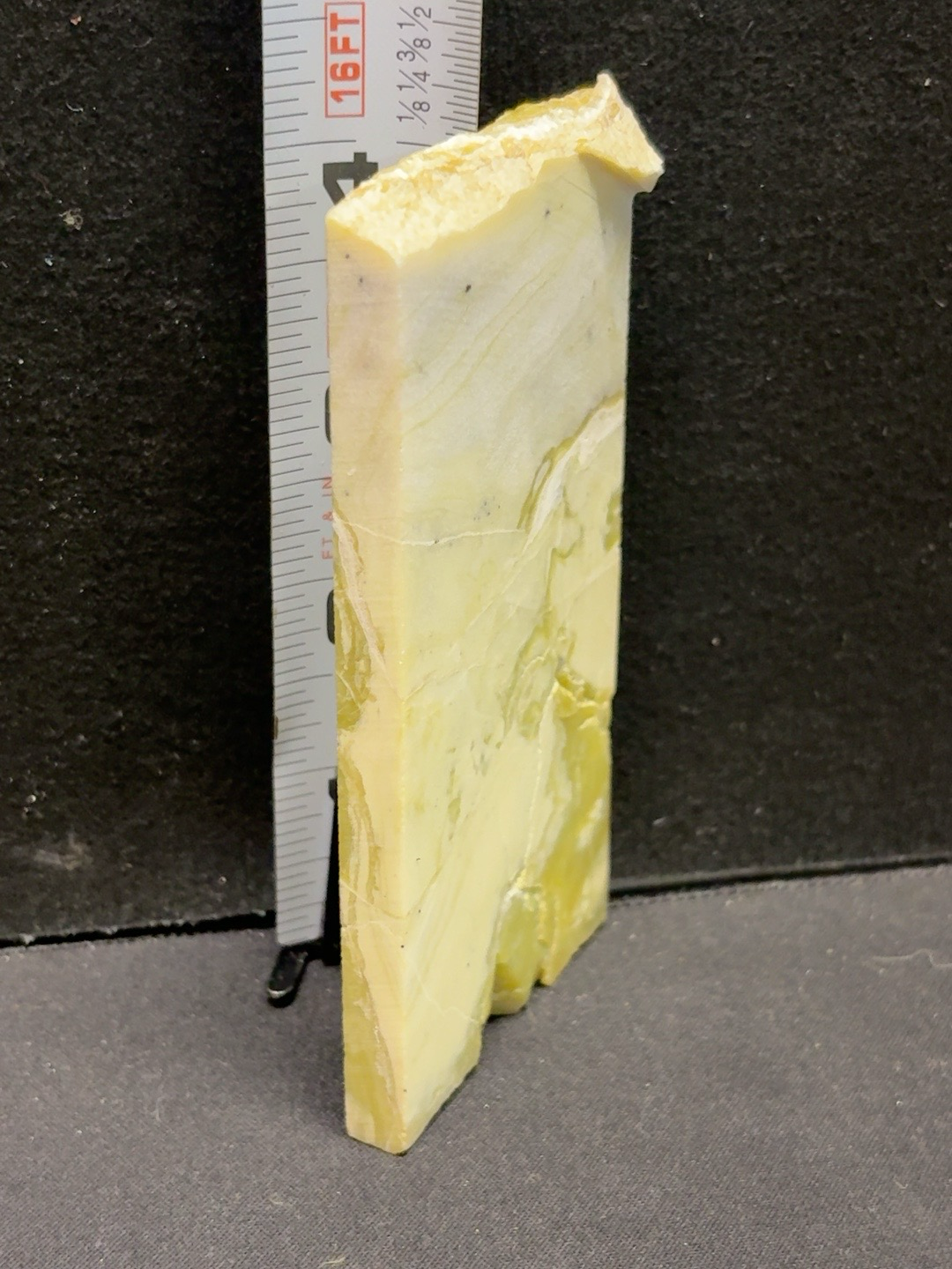 LOT 2026-200 — Grande tranche de pierre naturelle jaune et crème — photo 3