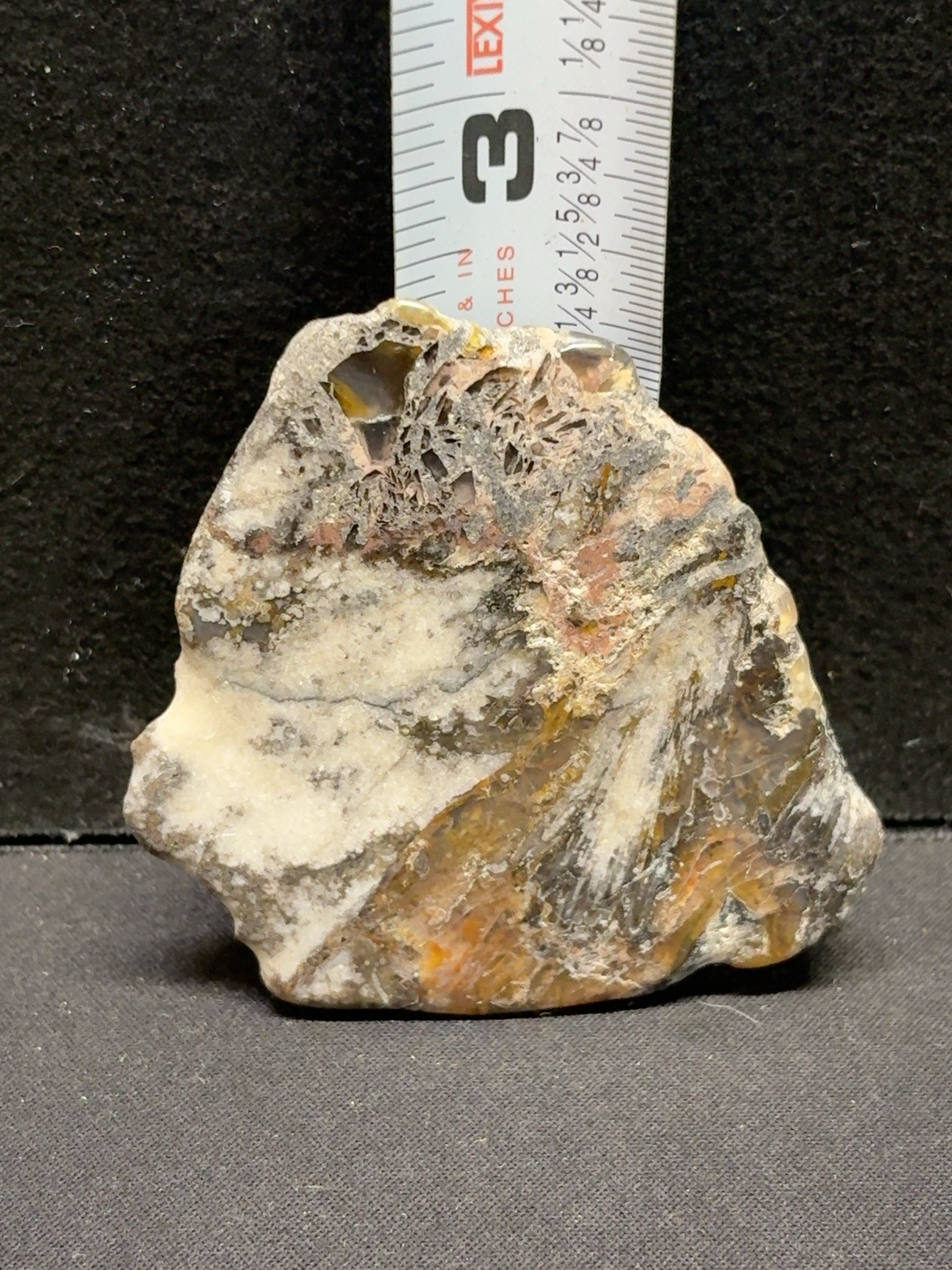 LOT 2026-202 — Pierre naturelle décorative avec zones cristallisées — photo 1