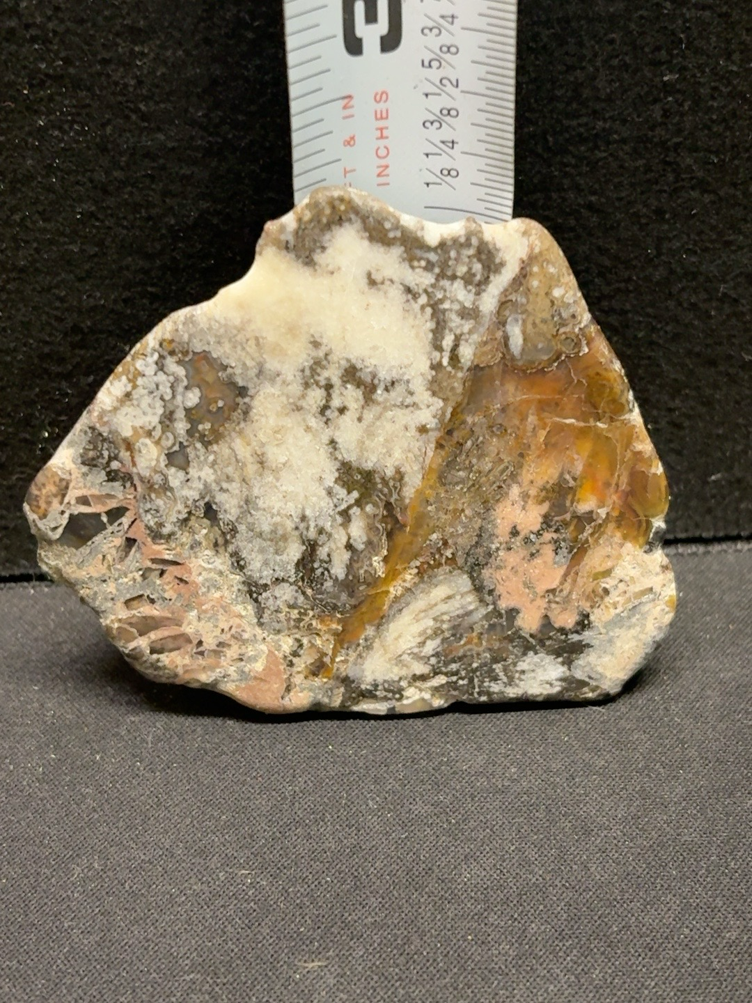 LOT 2026-202 — Pierre naturelle décorative avec zones cristallisées — photo 2