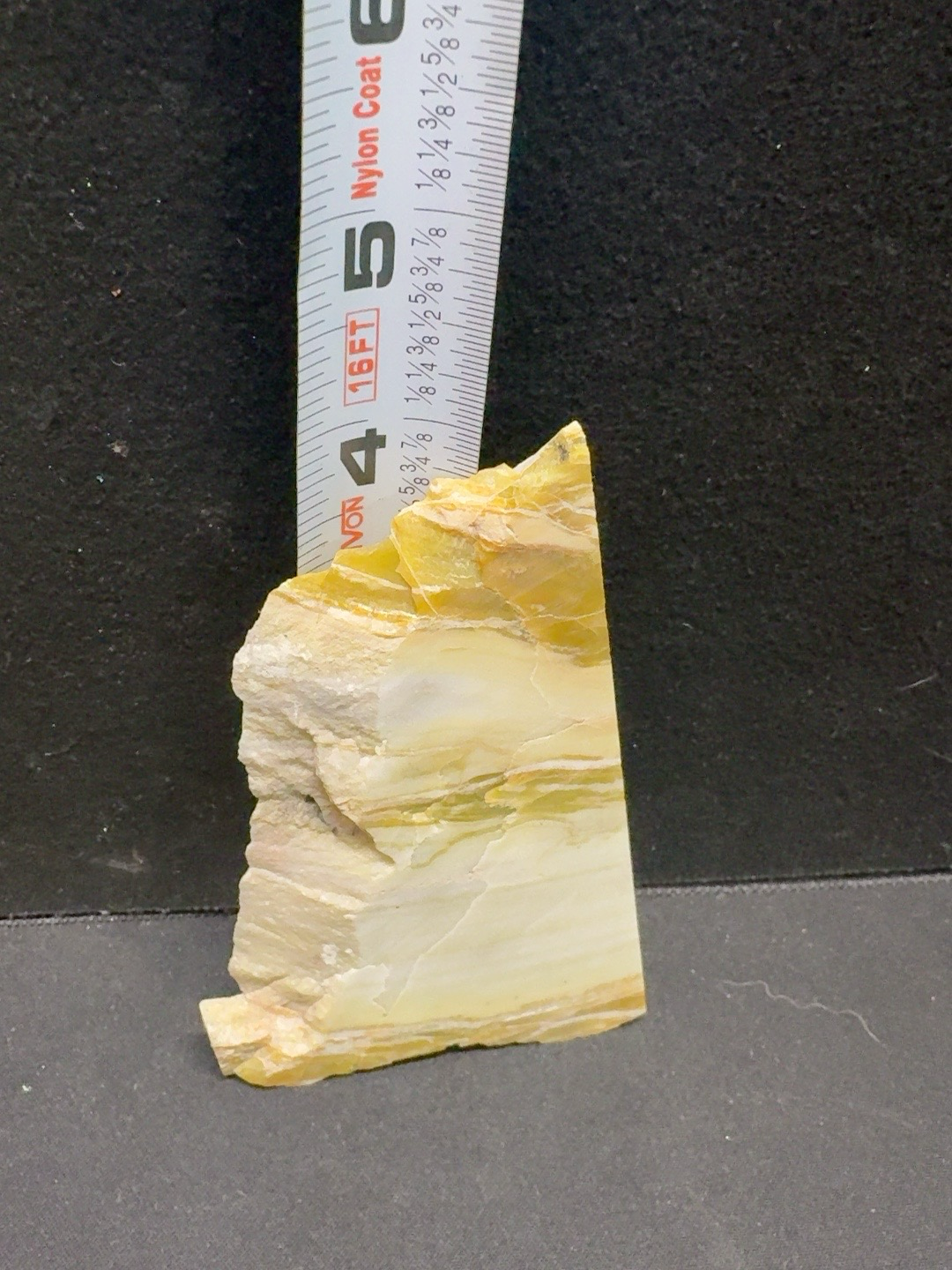 LOT 2026-205 — Tranche de pierre naturelle jaune et crème — photo 2