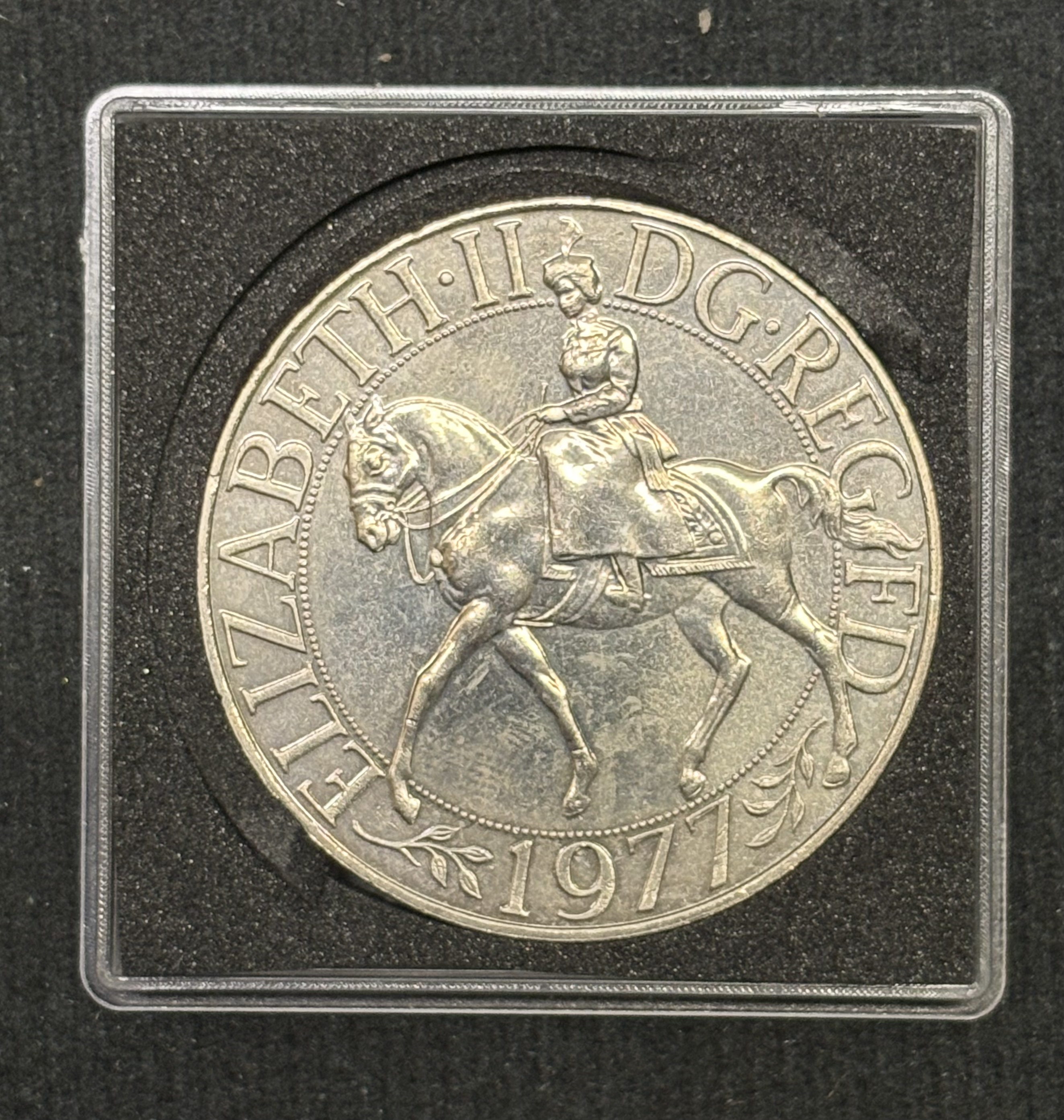 LOT 2026-021 — Médaille commémorative du Jubilé d’argent de la Reine Elizabeth II – 1977 — photo 1