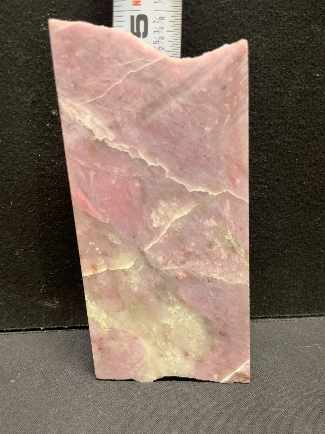LOT 2026-206 — Grande tranche de pierre naturelle rose et blanche — photo 2