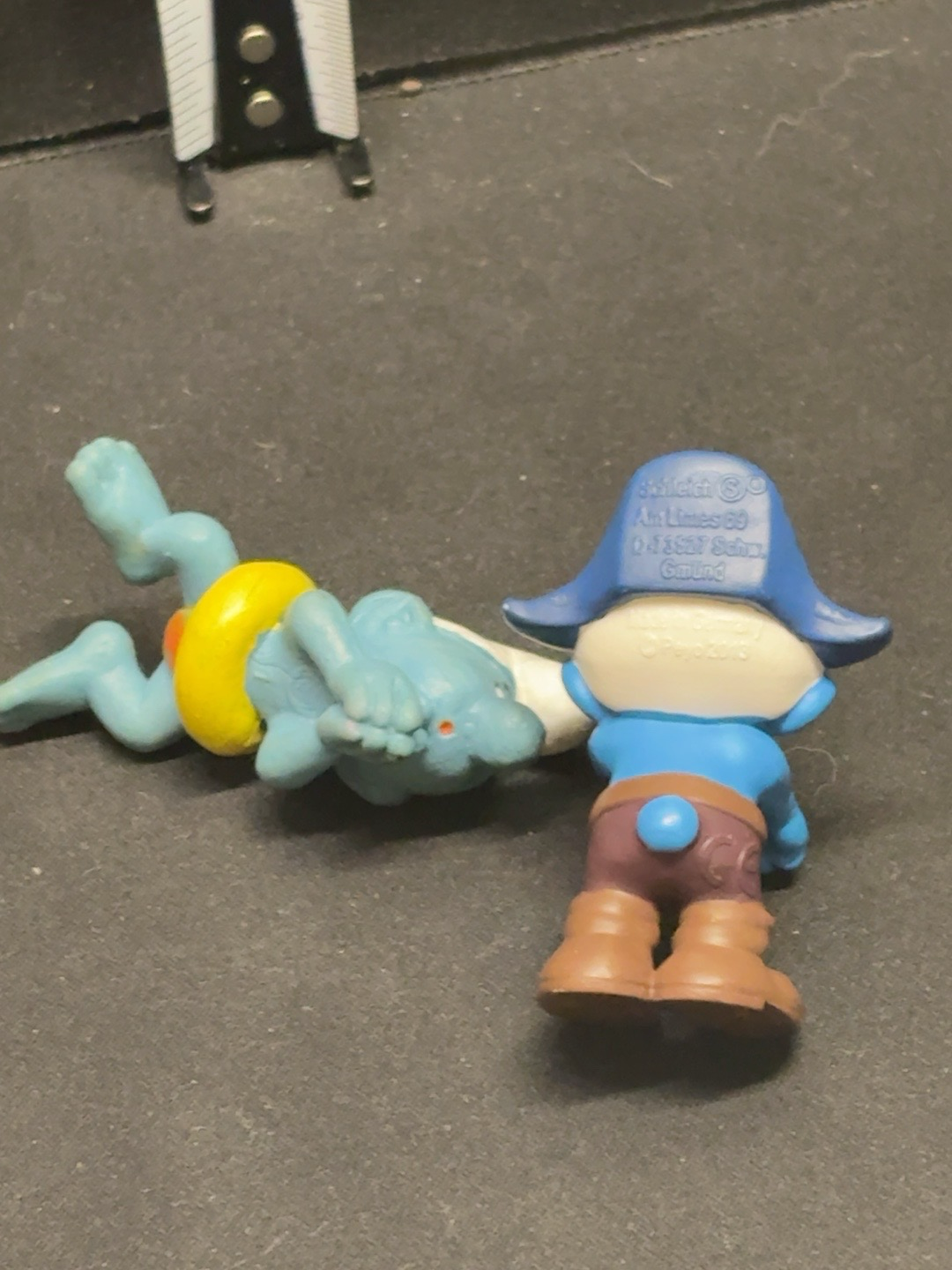 LOT 2026-210 — Ensemble de 2 figurines vintage Les Schtroumpfs – Schleich / Peyo – West… — photo 2