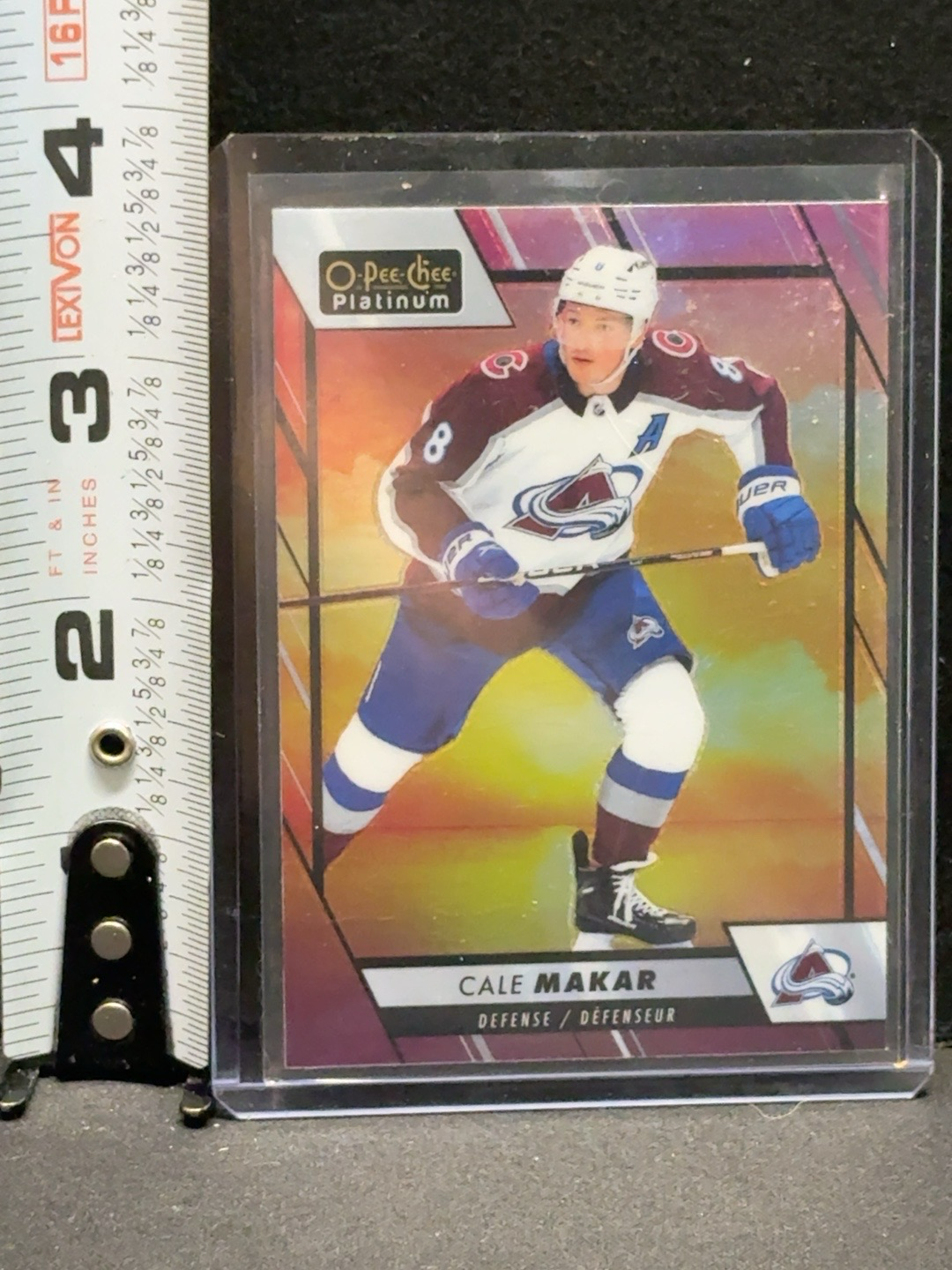 LOT 2026-226 — Carte de hockey O-Pee-Chee Platinum de Cale Makar, défenseur étoile de… — photo 1