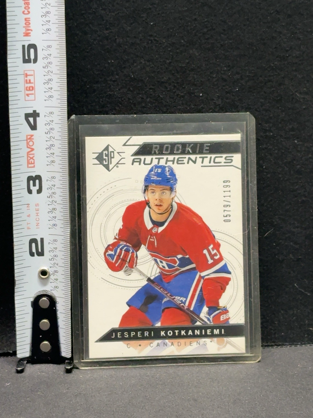 LOT 2026-234 — Carte recrue numérotée « SP Rookie Authentics » de Jesperi Kotkaniemi, avec… — photo 1