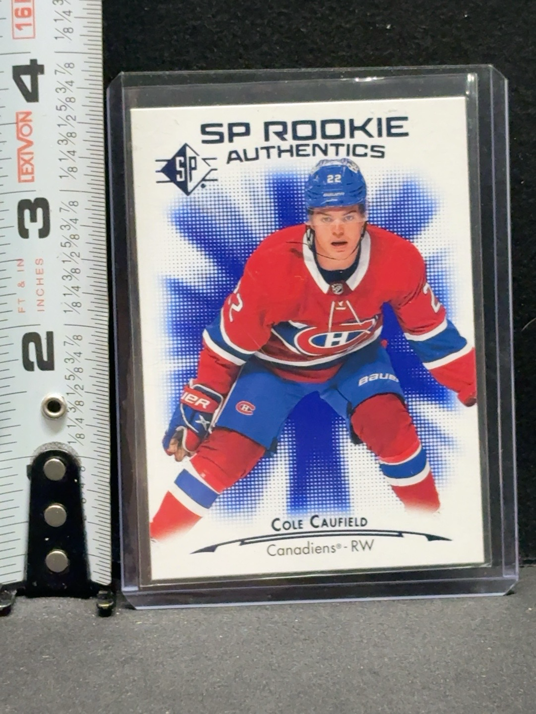 LOT 2026-235 — Carte recrue « SP Rookie Authentics » de Cole Caufield, des Canadiens de… — photo 1