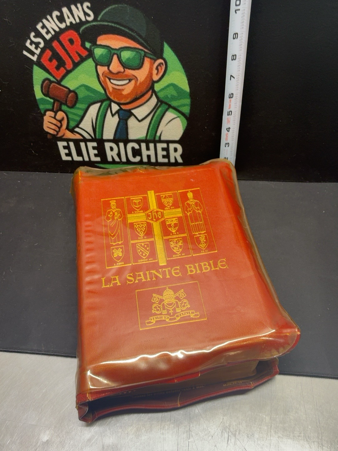 LOT 2026-237 — Ancienne Sainte Bible illustrée en français, présentée dans une couverture… — photo 1