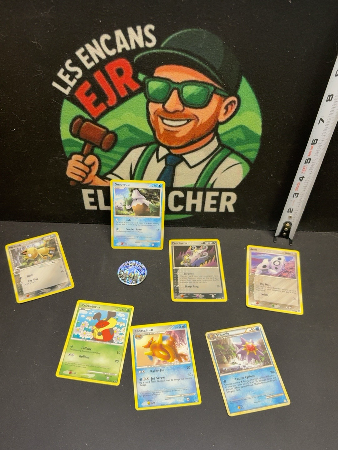 LOT 2026-239 — Ensemble de 7 cartes Pokémon en anglais avec un jeton holographique — photo 1
