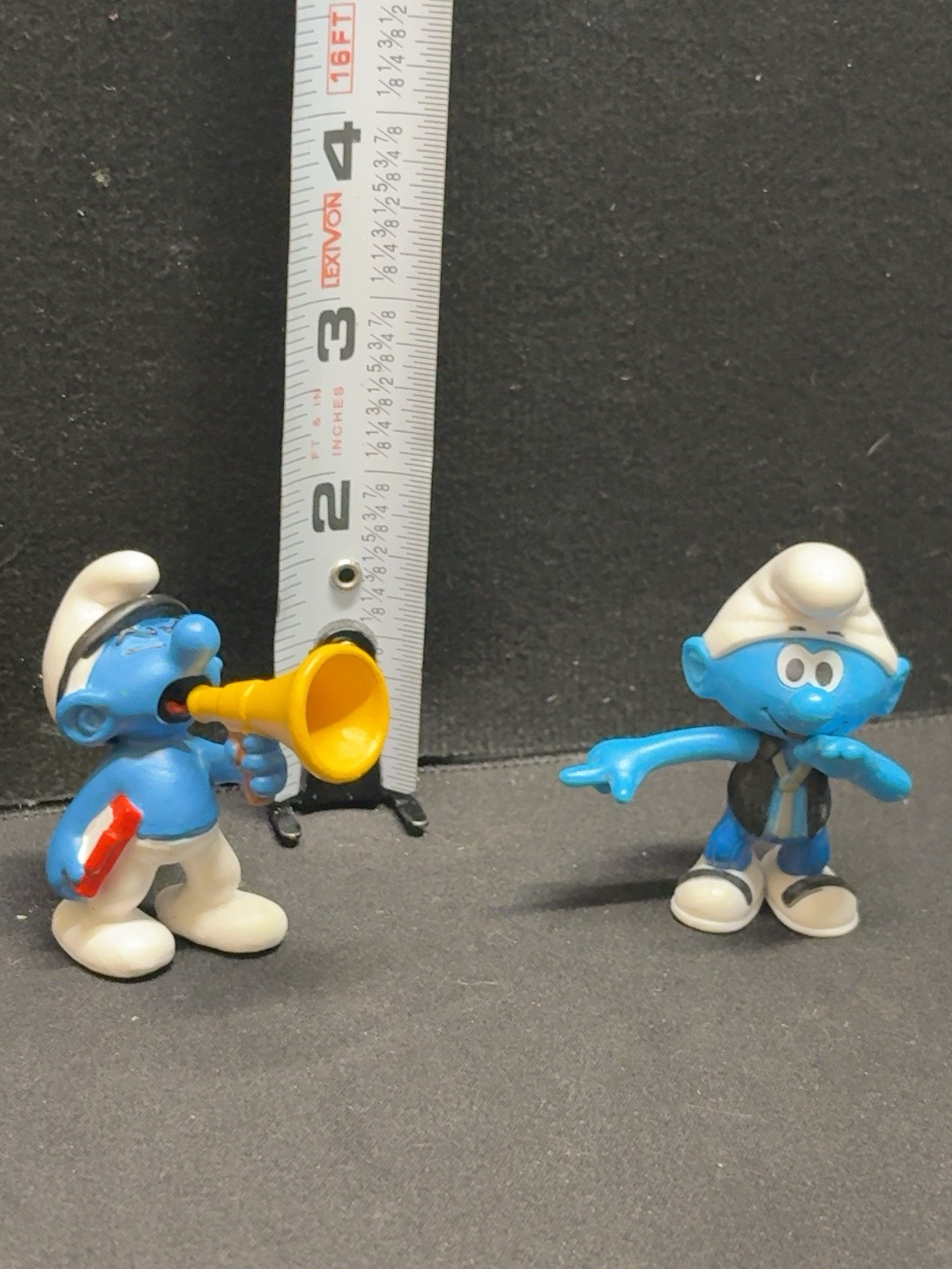 LOT 2026-242 — Ensemble de 2 figurines des Schtroumpfs en plastique — photo 1