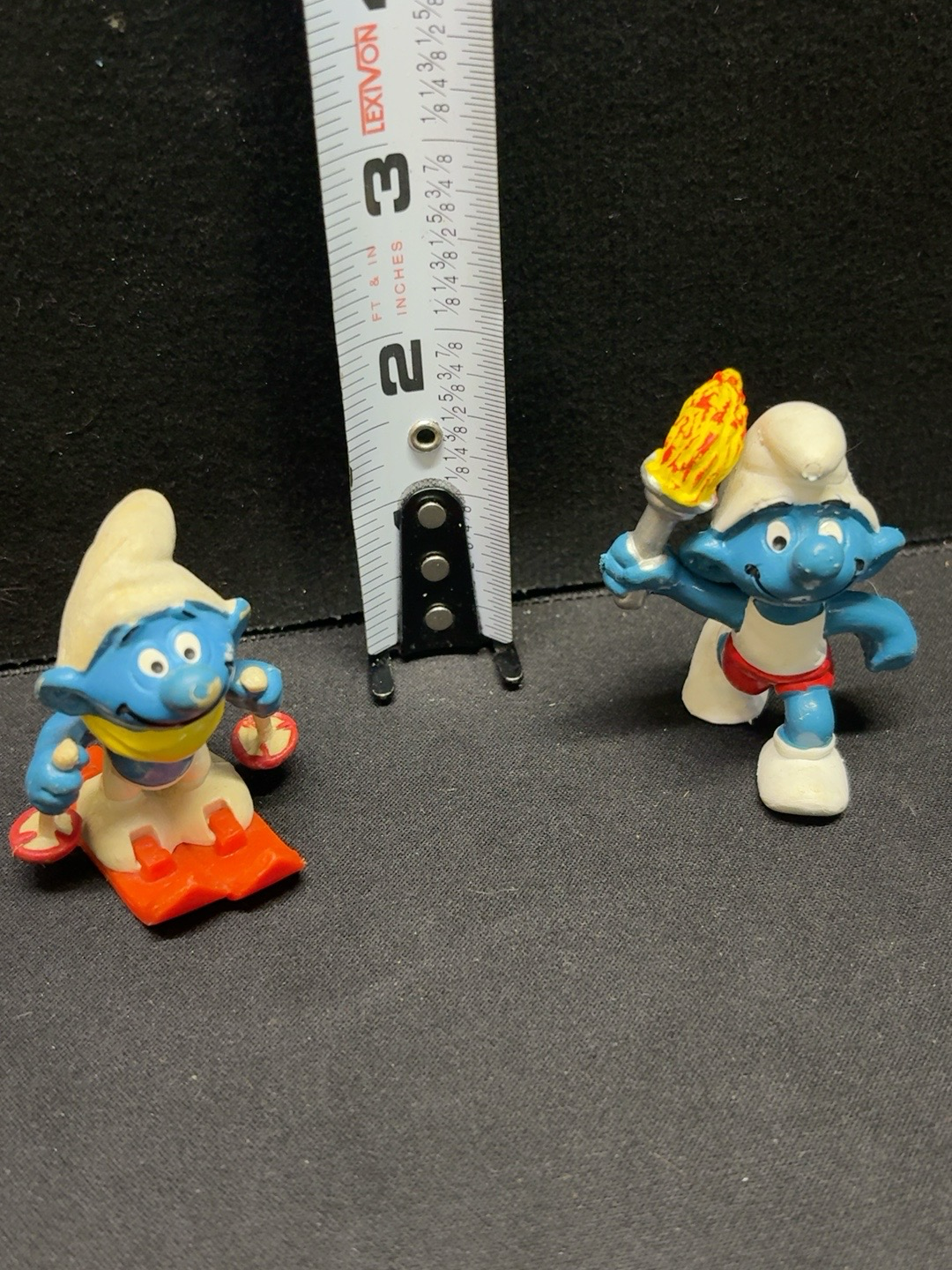 LOT 2026-244 — Ensemble de 2 figurines des Schtroumpfs en plastique — photo 1