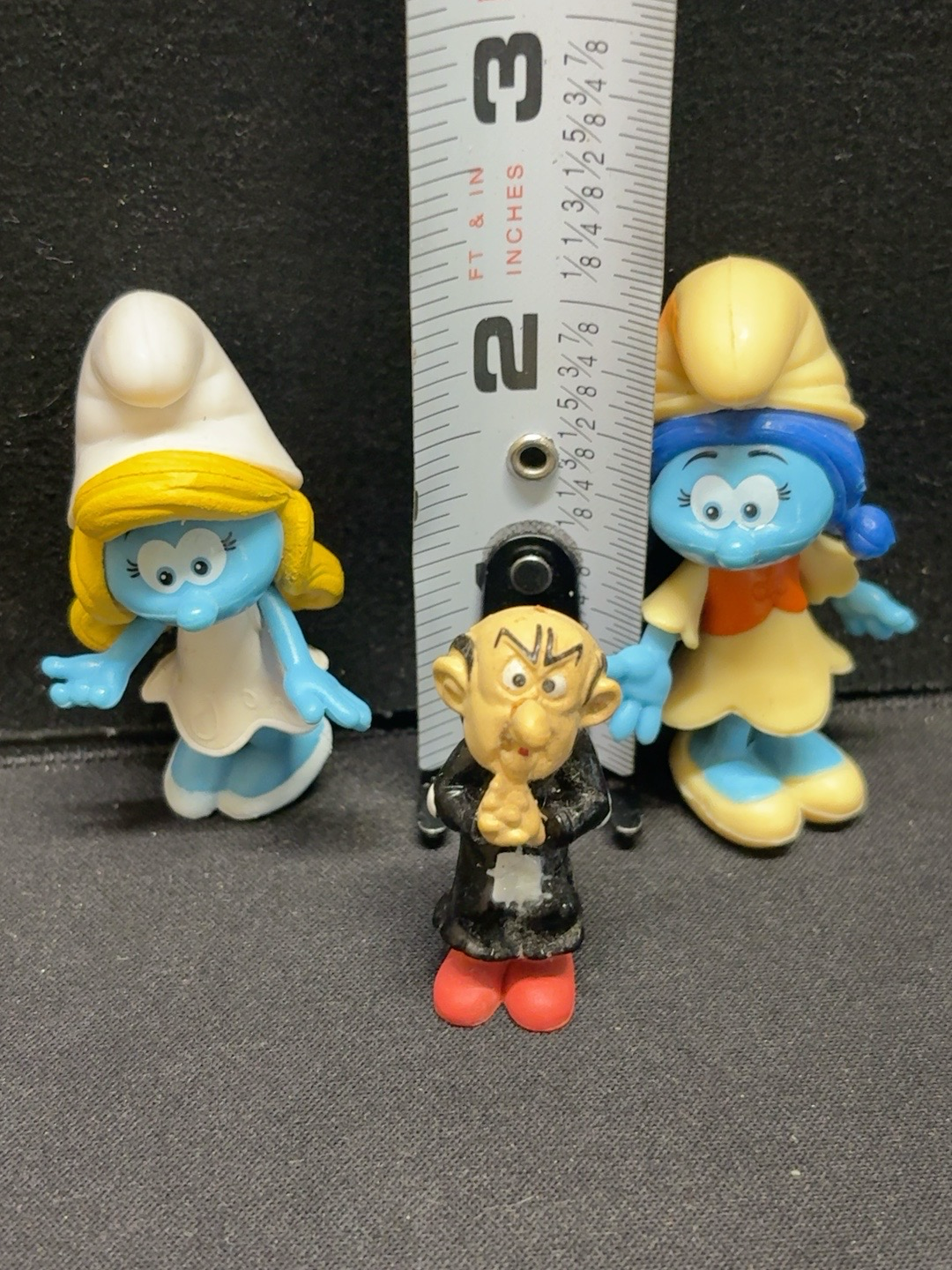 LOT 2026-245 — Ensemble de 3 figurines des Schtroumpfs en plastique — photo 1