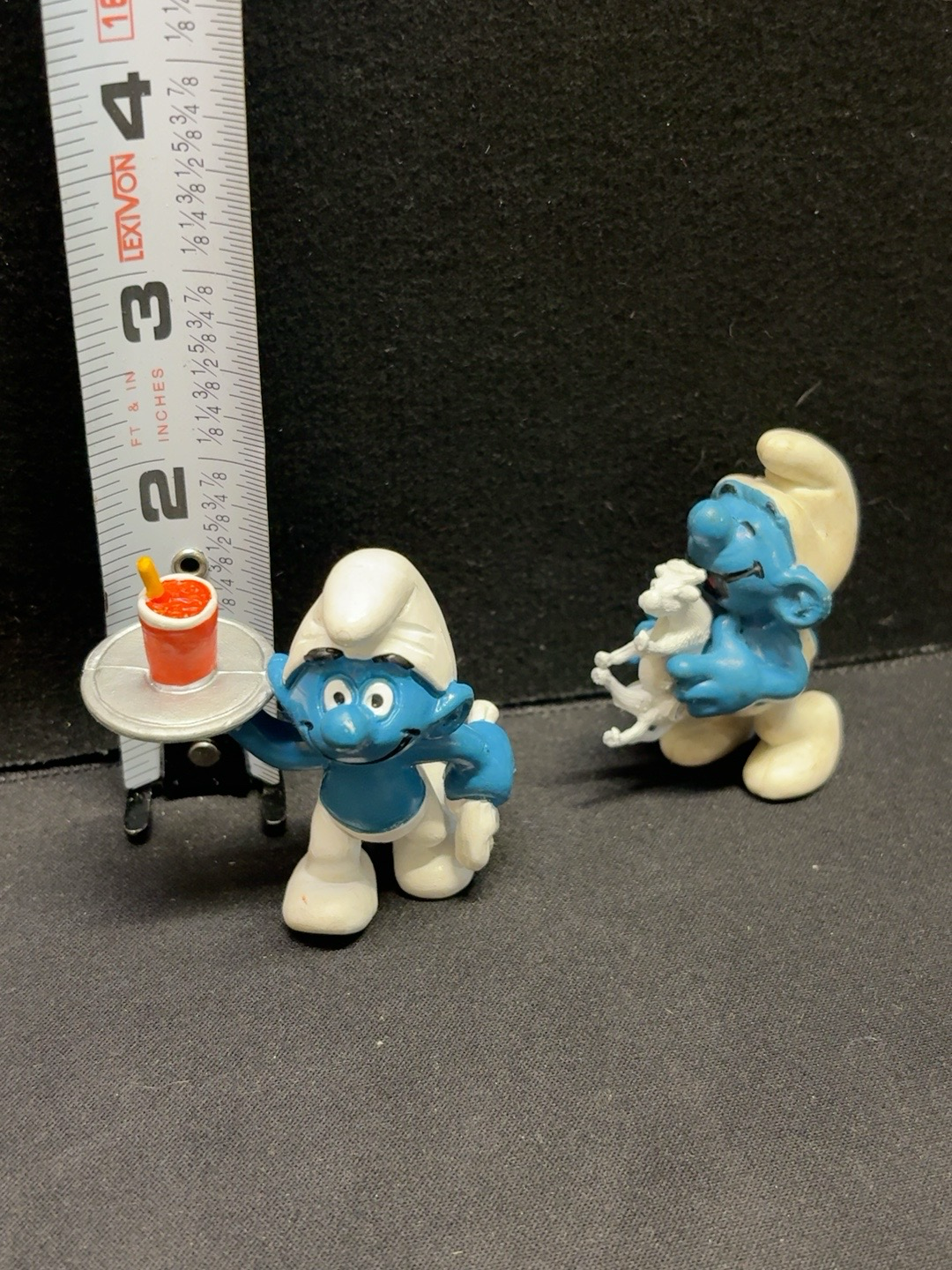LOT 2026-246 — Ensemble de 2 figurines des Schtroumpfs en plastique — photo 1