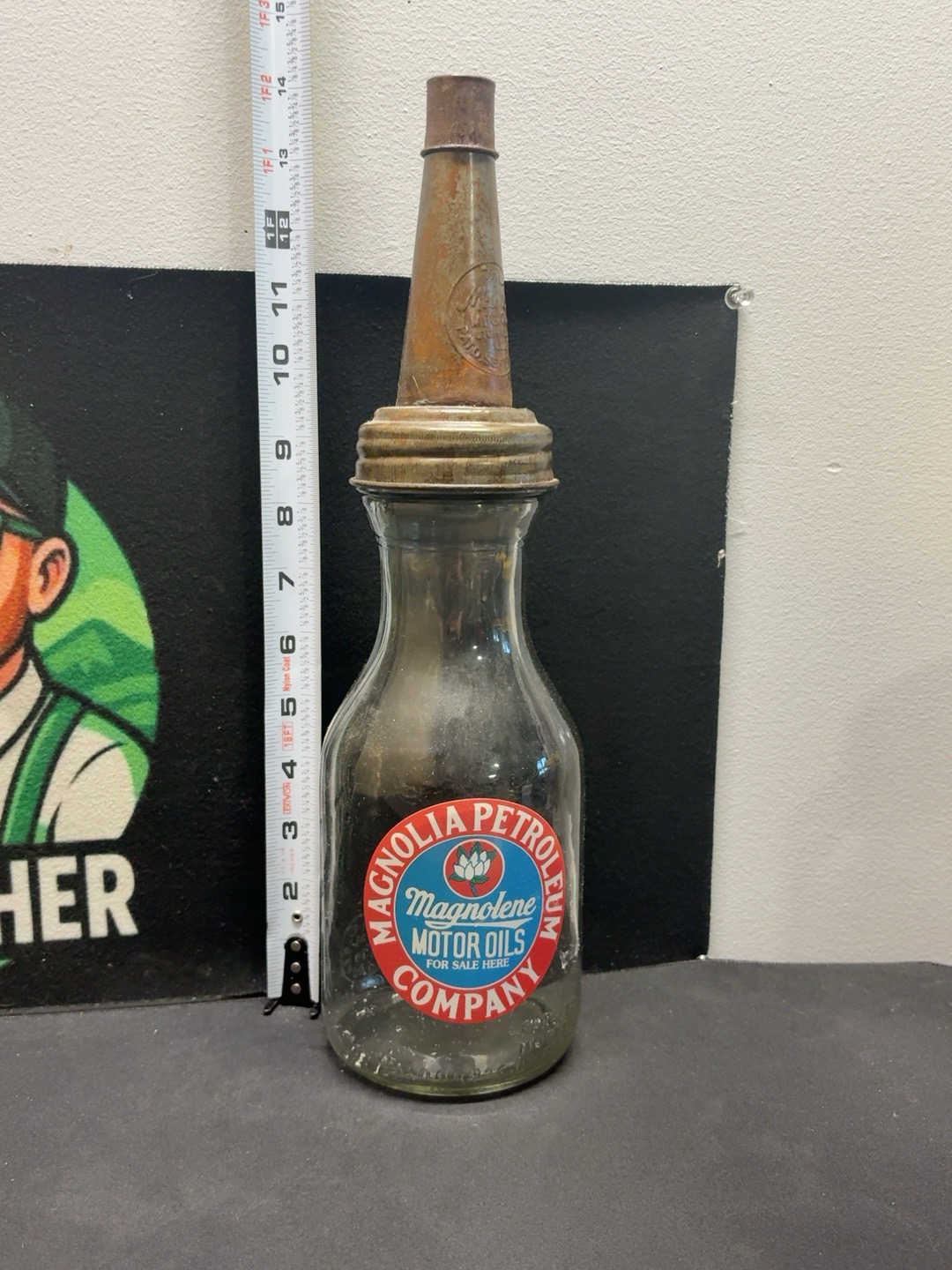 LOT 2026-248 — Ancienne bouteille distributrice d’huile à moteur en verre avec bec verseur en… — photo 1