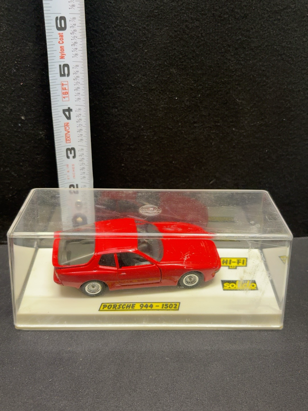 LOT 2026-249 — Voiture miniature Porsche 944 rouge de marque Solido, présentée dans son… — photo 2