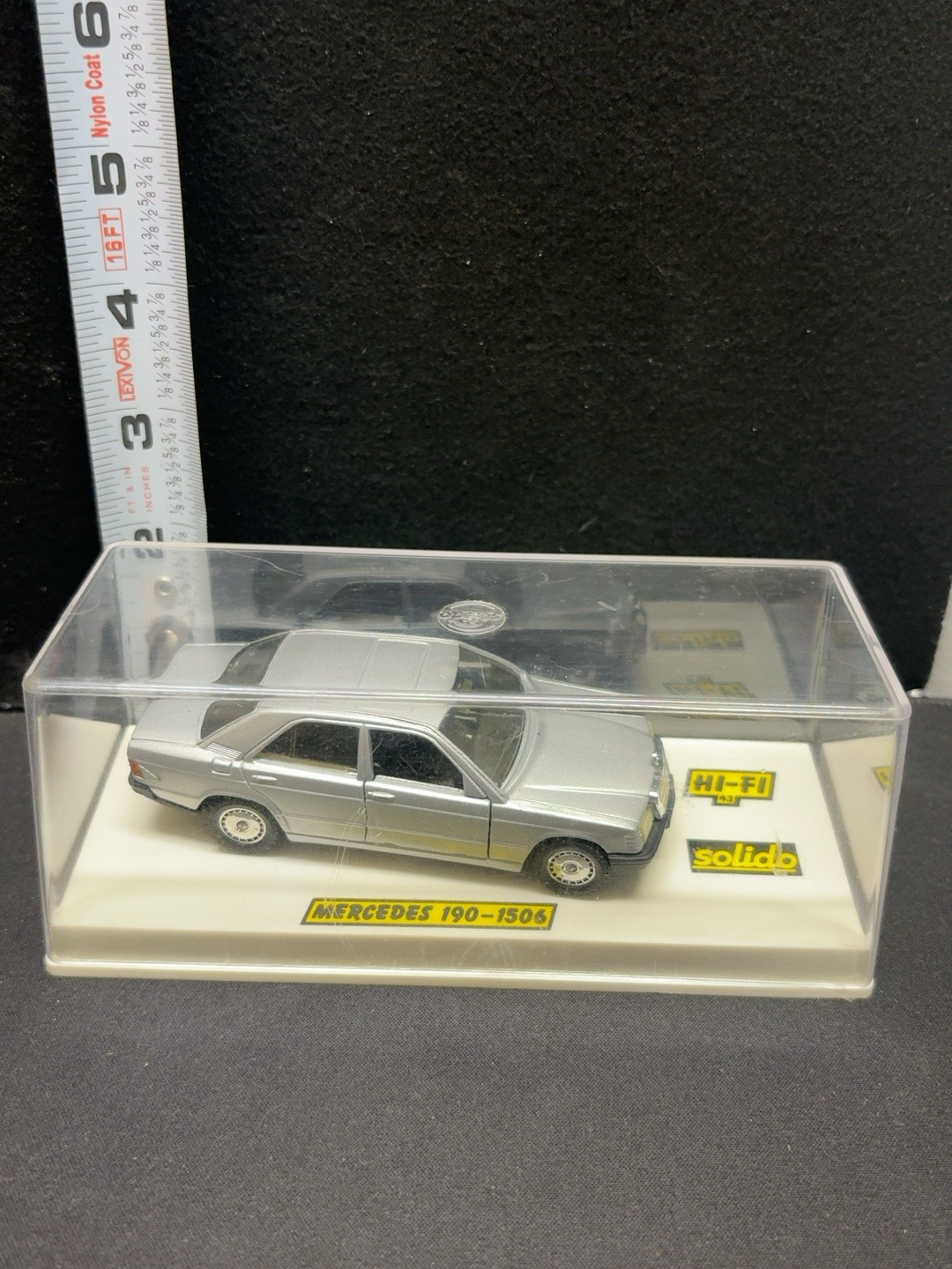 LOT 2026-250 — Voiture miniature Mercedes-Benz 190 argentée de marque Solido, présentée dans… — photo 2