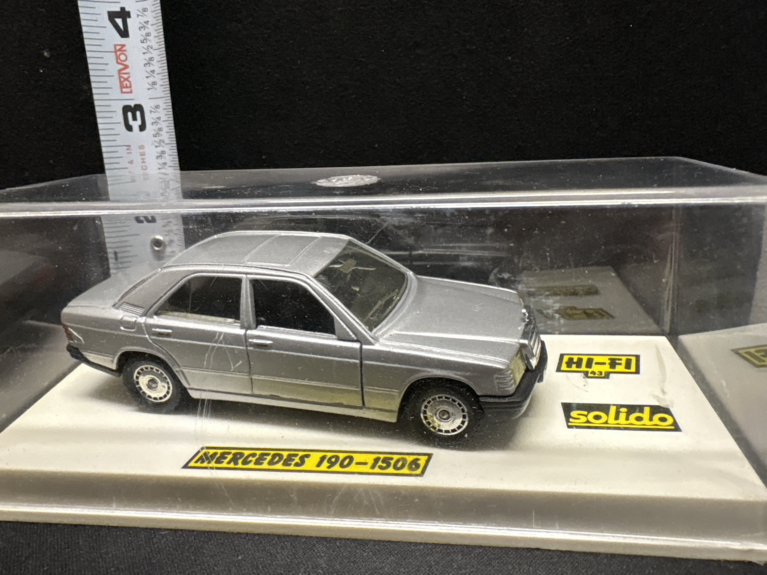LOT 2026-250 — Voiture miniature Mercedes-Benz 190 argentée de marque Solido, présentée dans… — photo 1