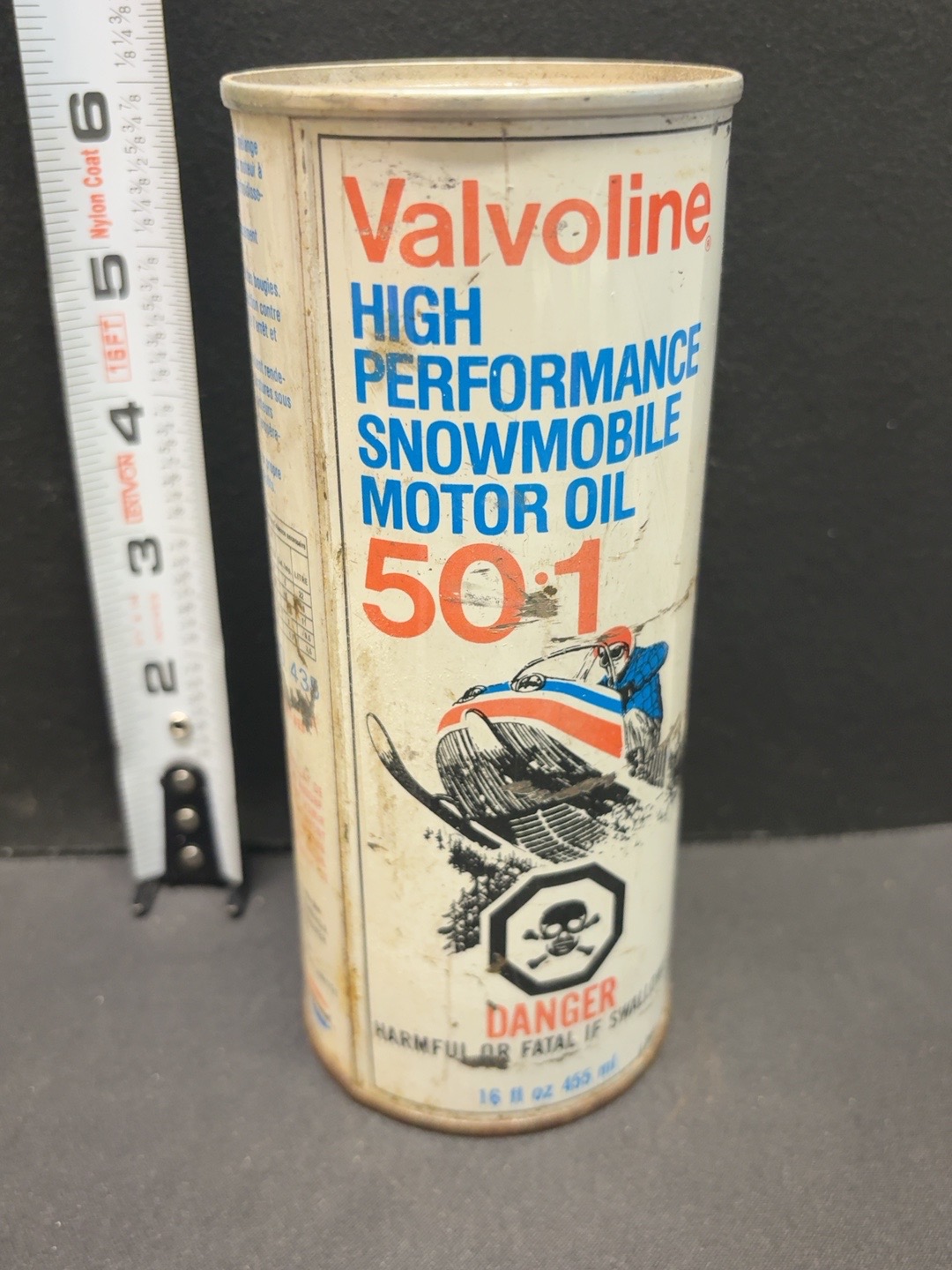 LOT 2026-251 — Ancienne canette d’huile à moteur Valvoline pour motoneige — photo 1