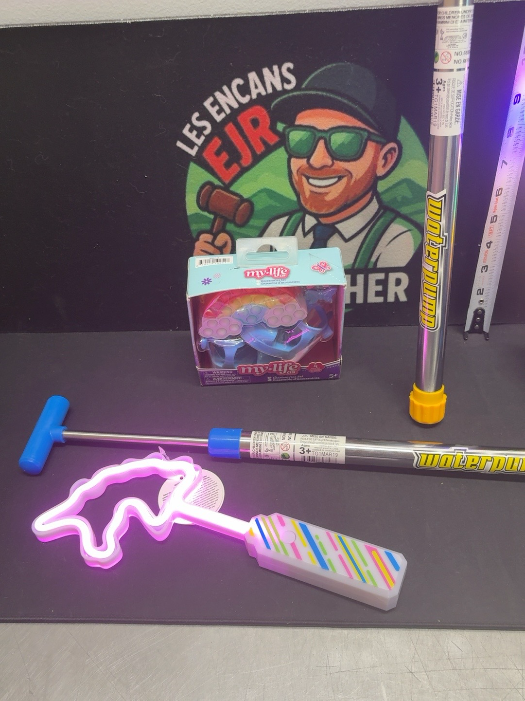 LOT 2026-272 — Ensemble de jouets et baguettes lumineuses pour enfants — photo 3