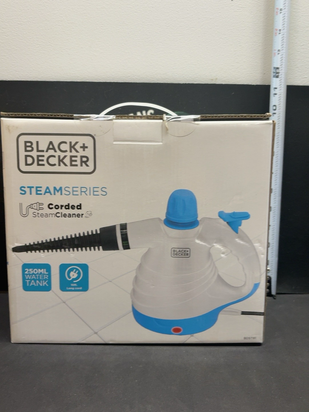 LOT 2026-288 — Nettoyeur à vapeur portatif Black+Decker avec 9 accessoires — photo 1
