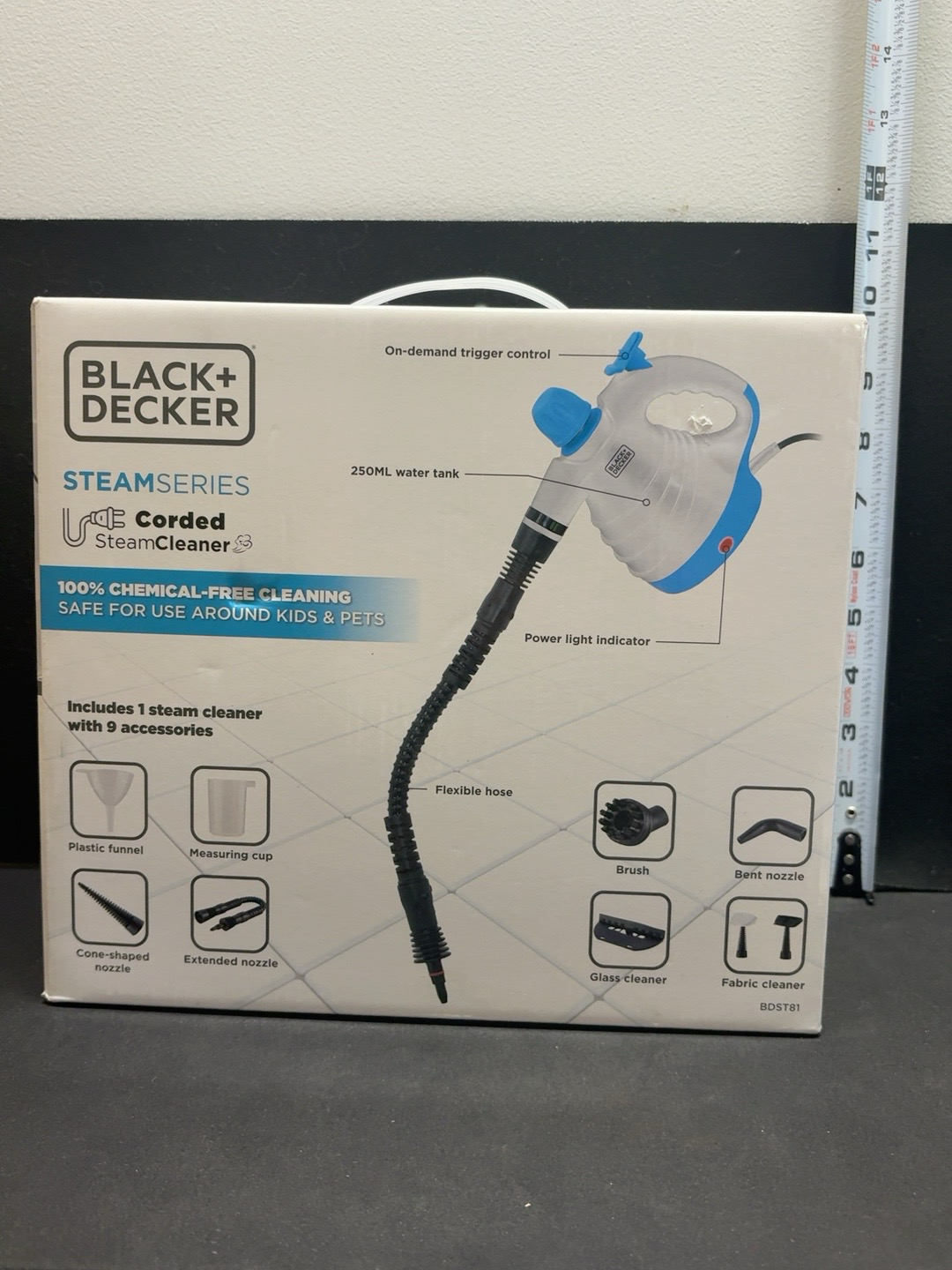 LOT 2026-288 — Nettoyeur à vapeur portatif Black+Decker avec 9 accessoires — photo 3