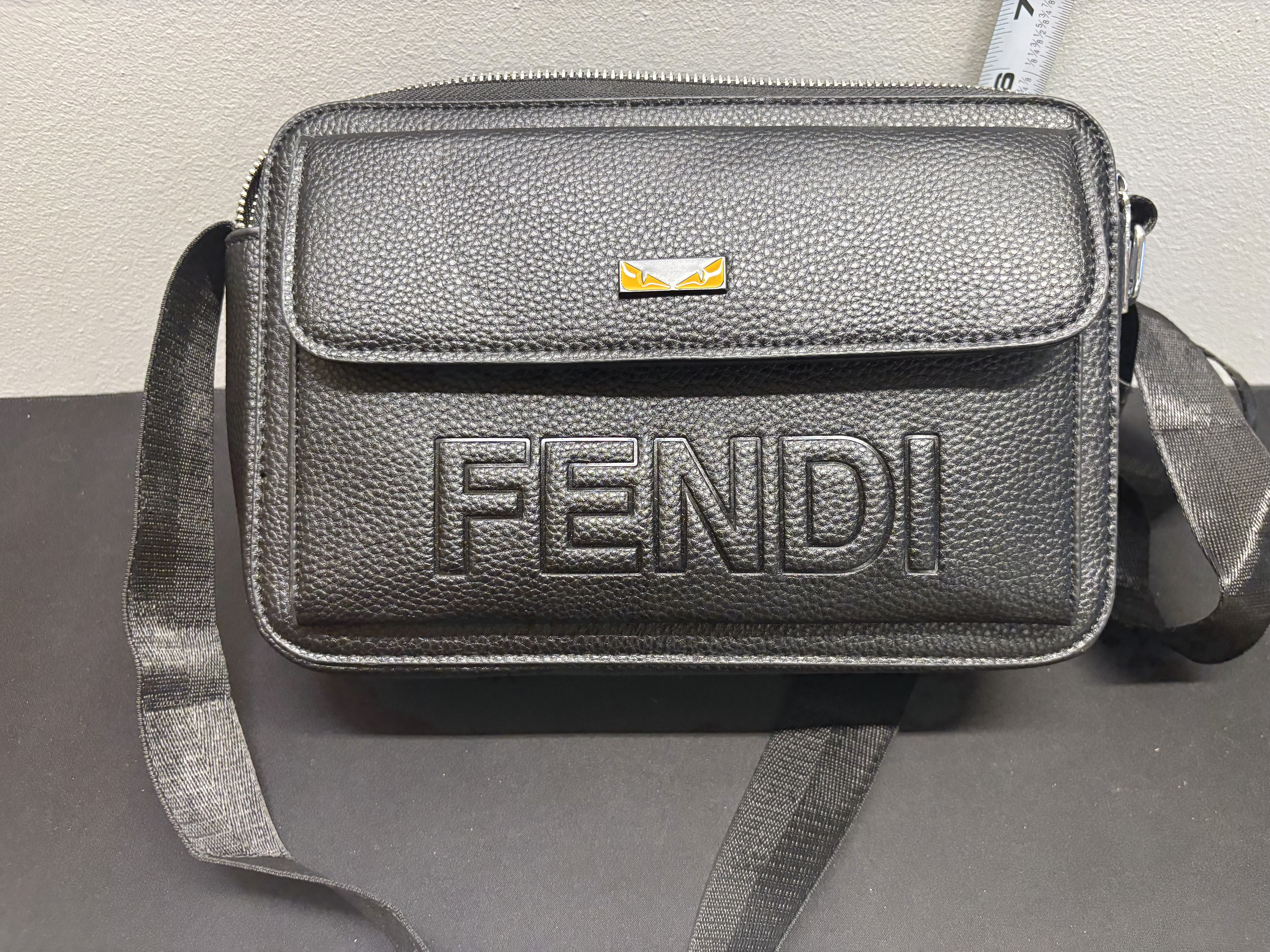 LOT 2026-031 — Sac bandoulière Fendi – Style Messenger – Noir — photo 1