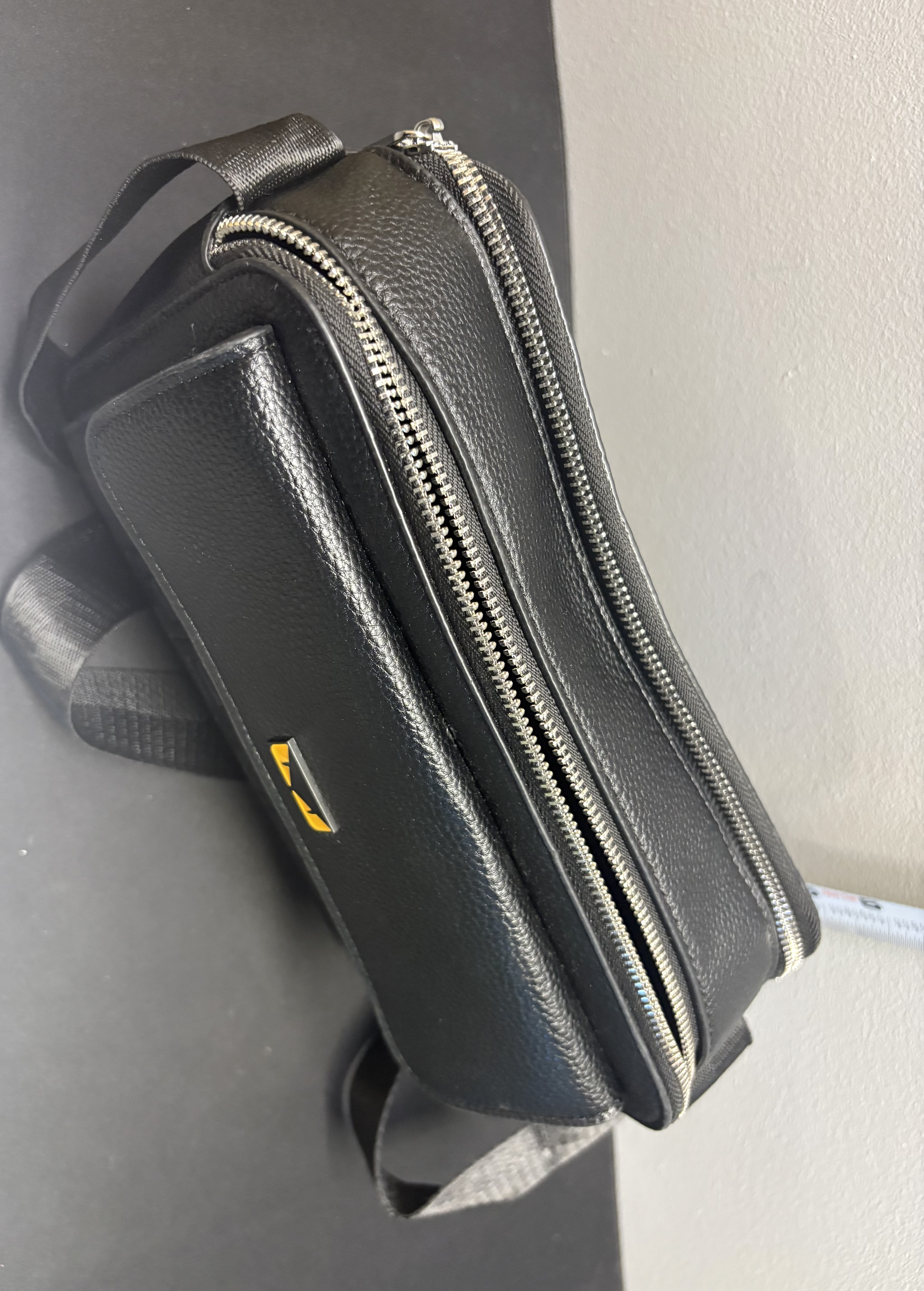 LOT 2026-031 — Sac bandoulière Fendi – Style Messenger – Noir — photo 3
