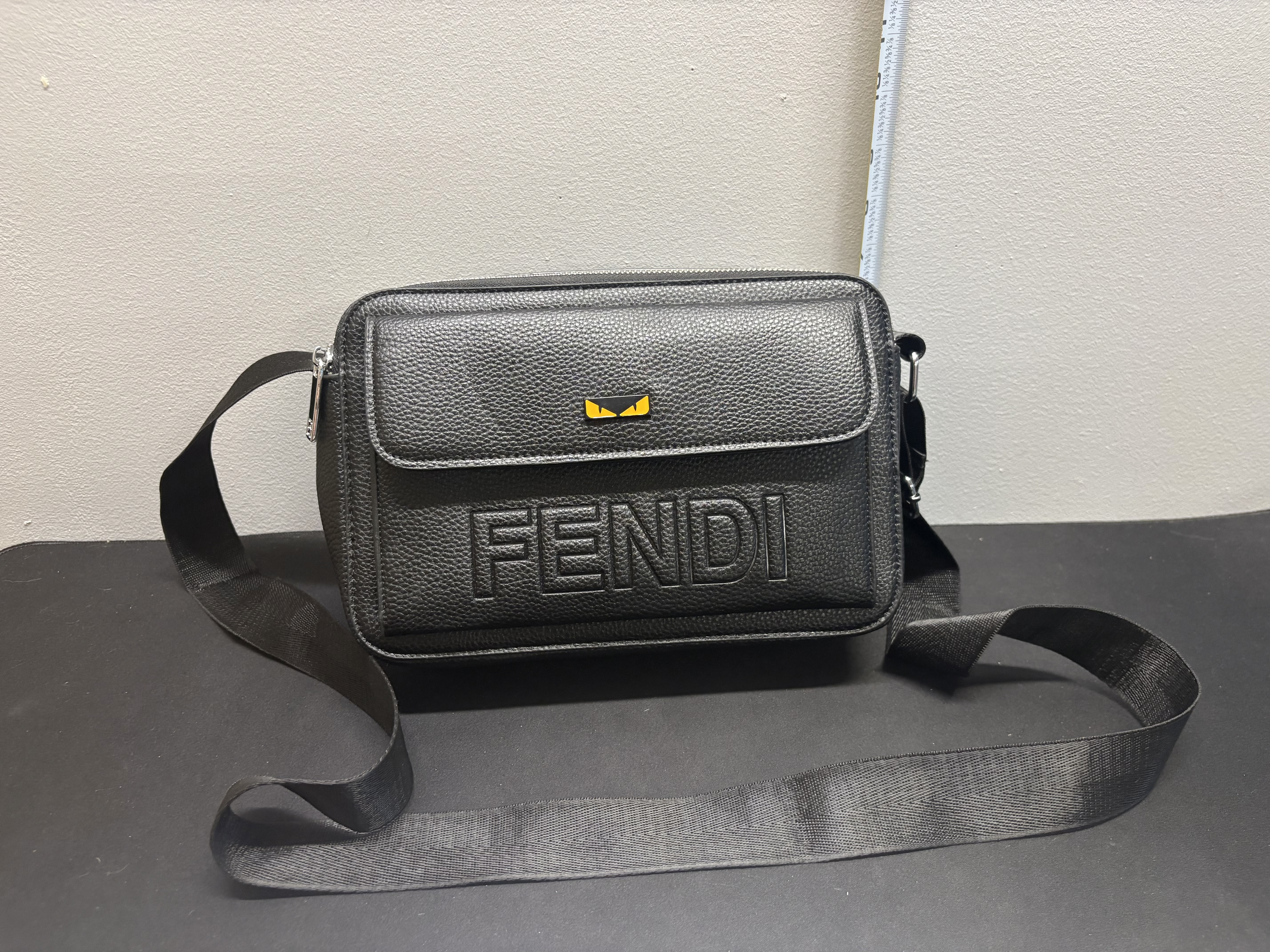 LOT 2026-031 — Sac bandoulière Fendi – Style Messenger – Noir — photo 4