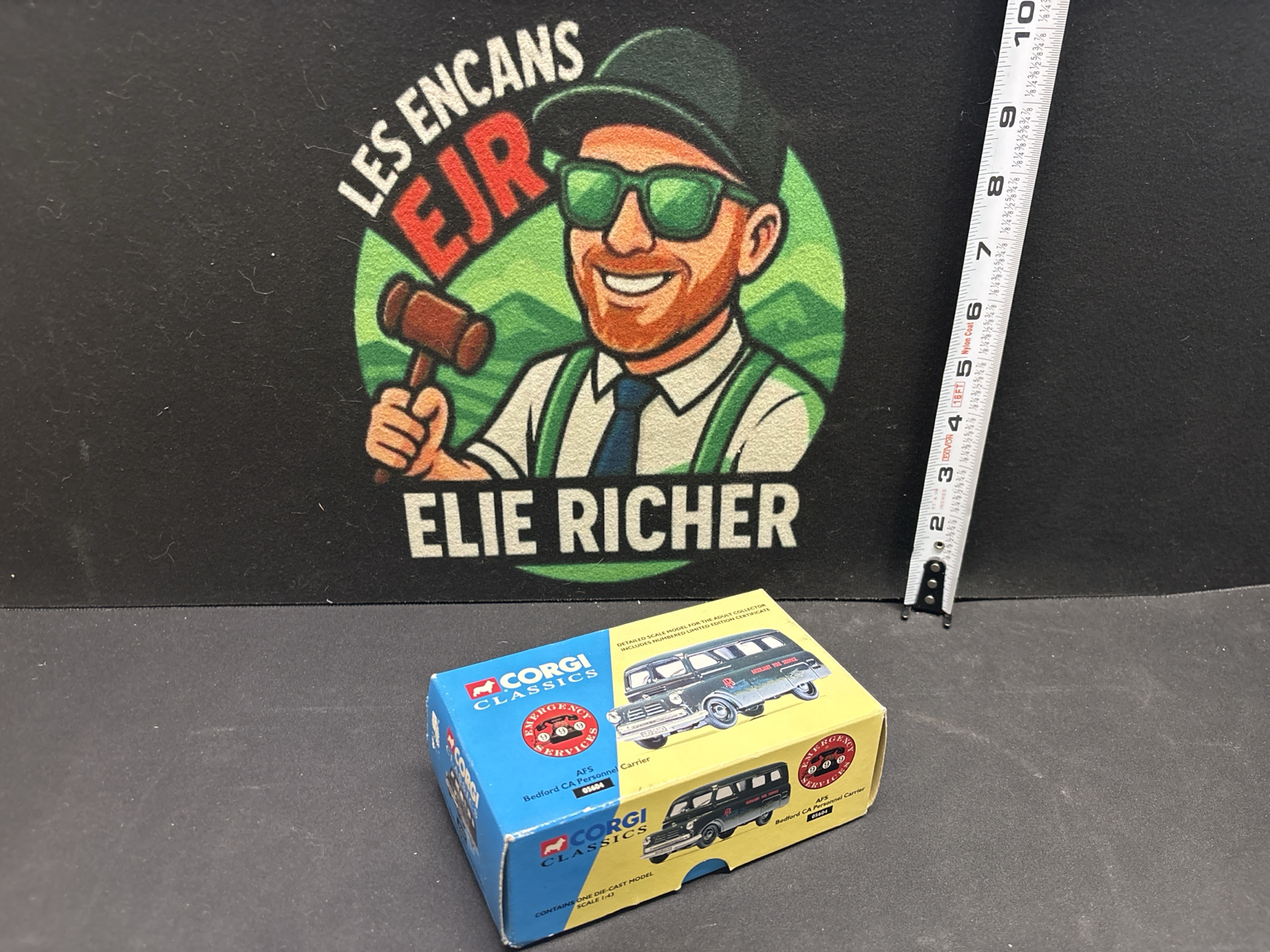 LOT 2026-326 — Modèle réduit Corgi Classics – AFS Bedford CA Personnel Carrier – Emergency… — photo 3