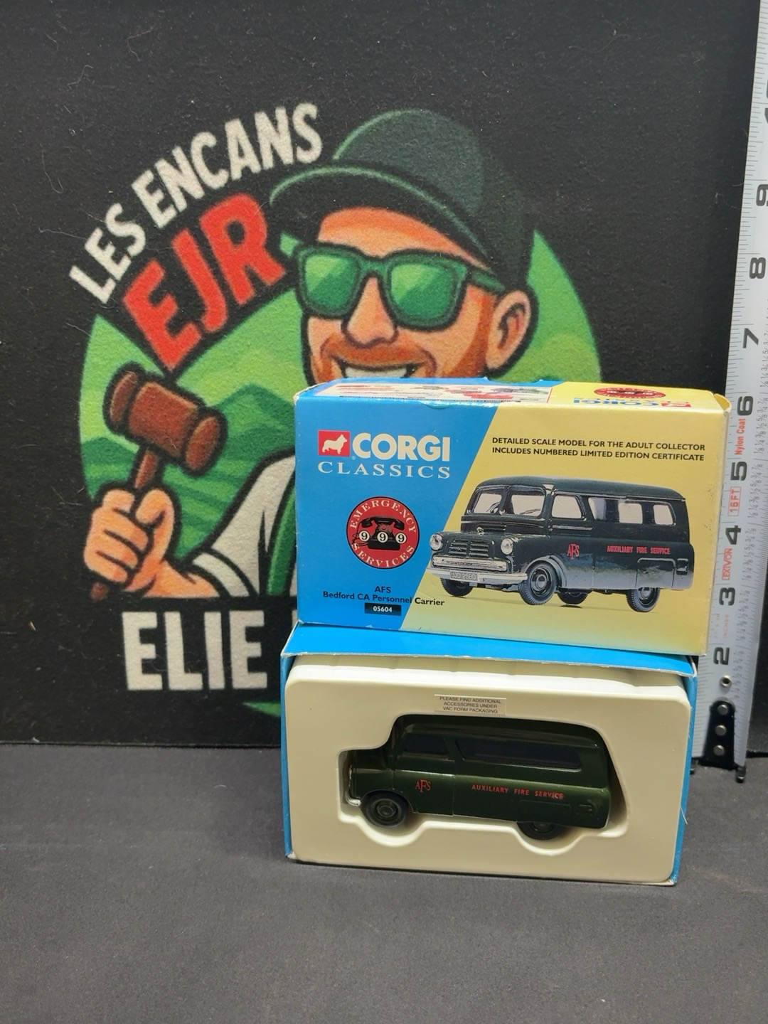 LOT 2026-326 — Modèle réduit Corgi Classics – AFS Bedford CA Personnel Carrier – Emergency… — photo 2